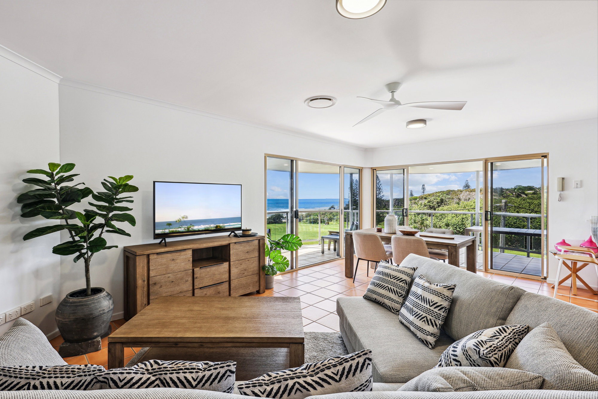 Furnished 2 Bedroom Apartment in Point Arkwright