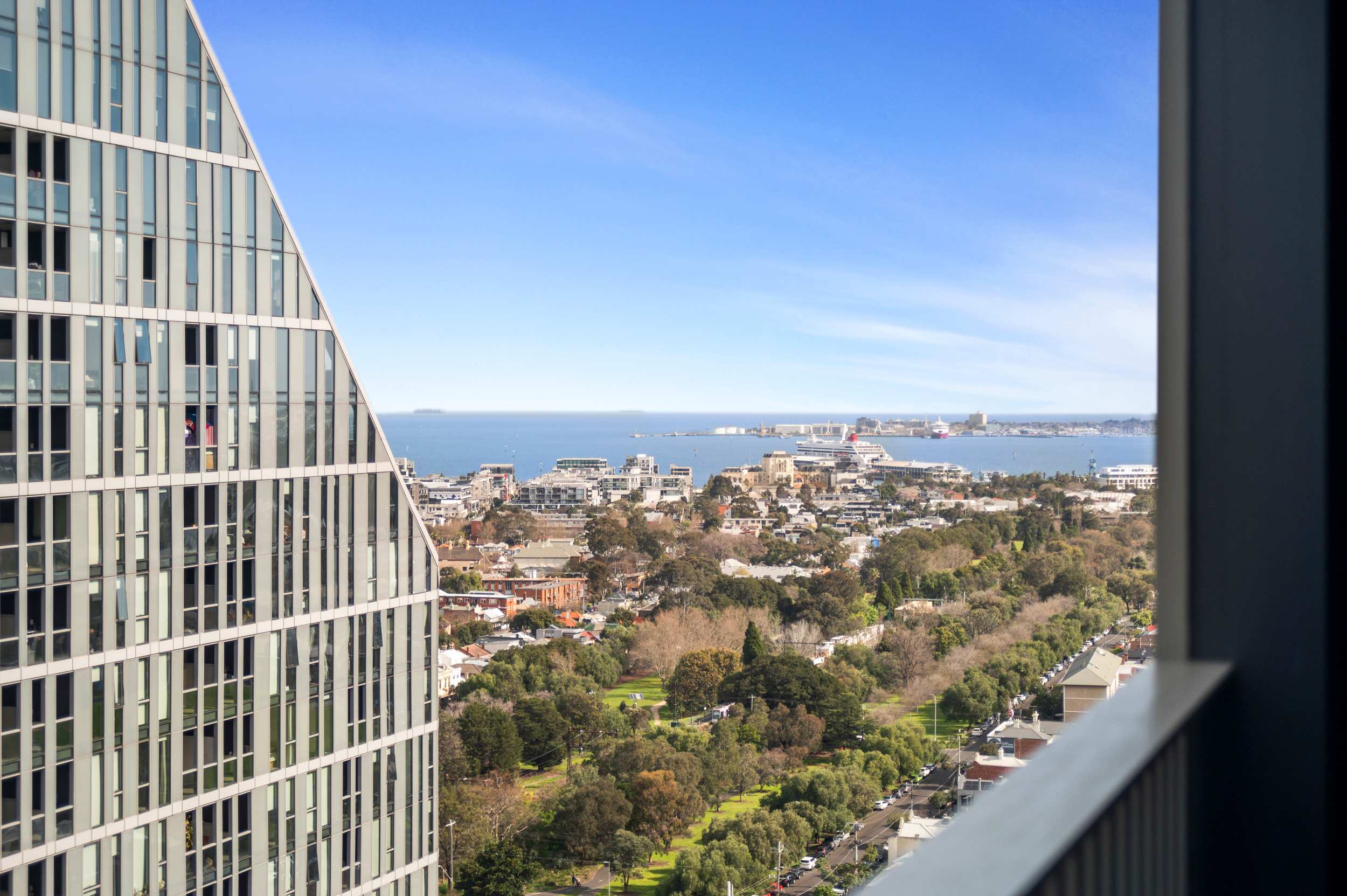 Furnished 1 Bedroom Apartment in South Melbourne