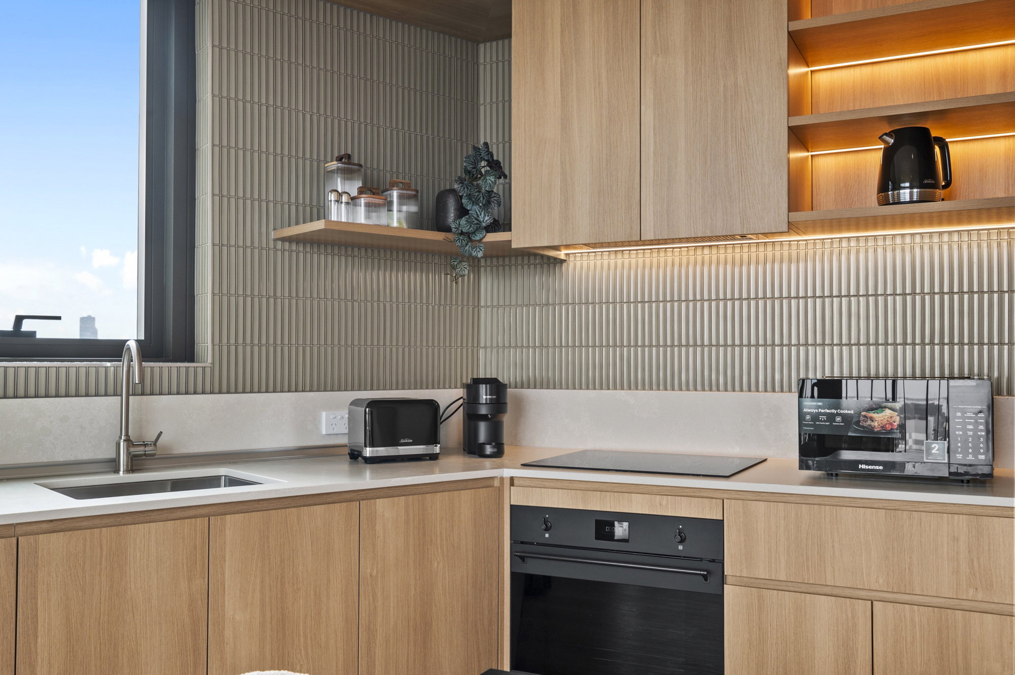 Furnished 3 Bedroom Apartment in St Kilda