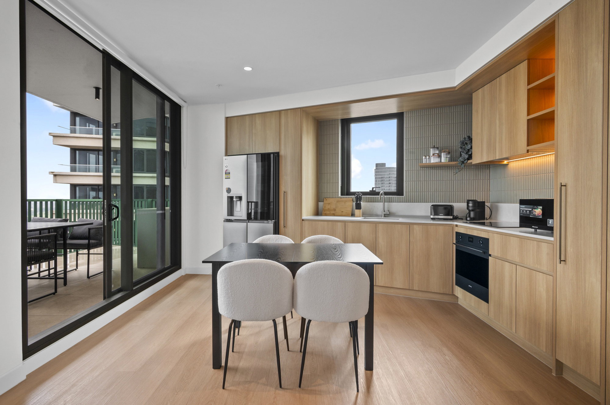 Furnished 3 Bedroom Apartment in St Kilda