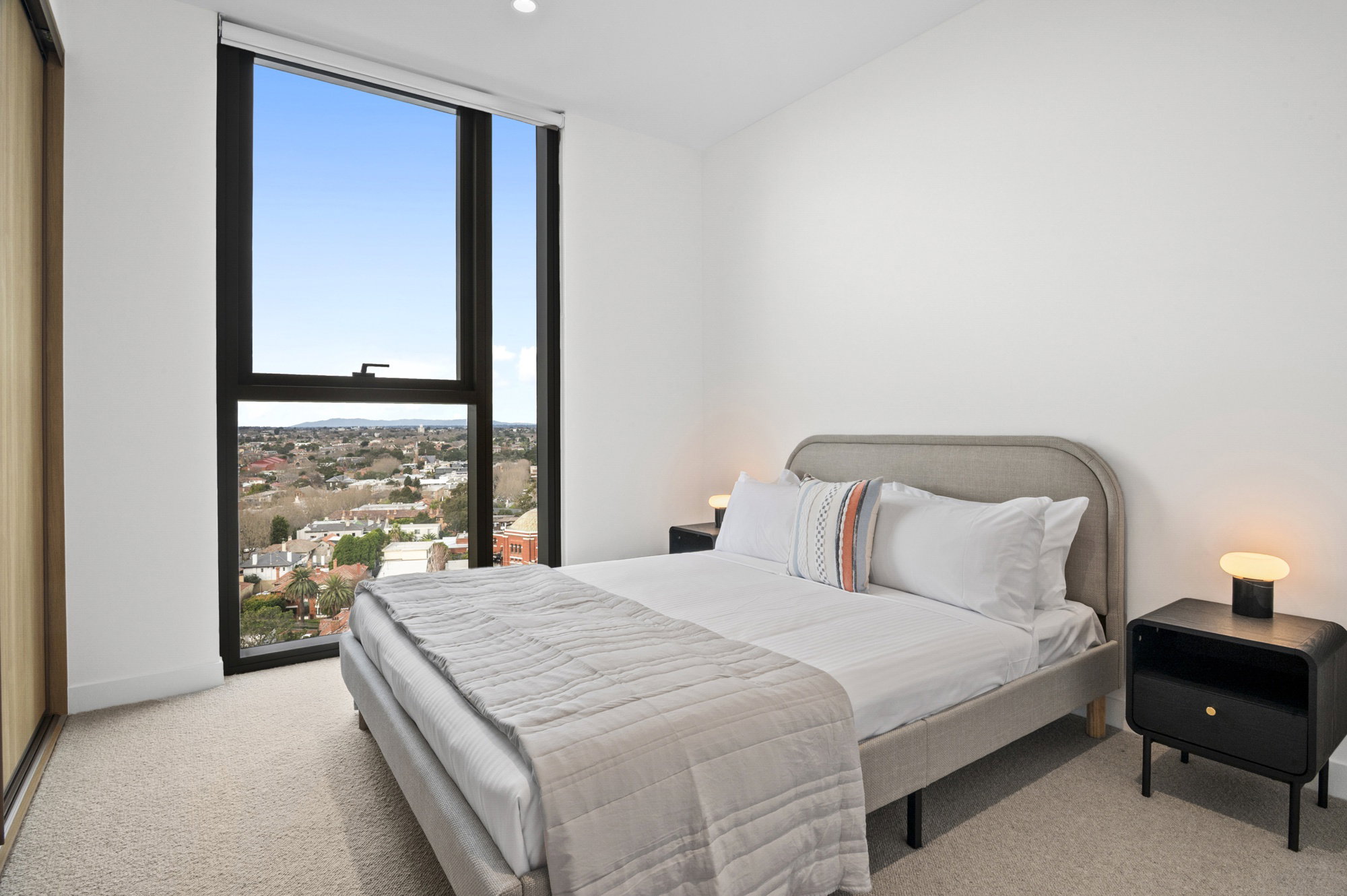 Furnished 3 Bedroom Apartment in St Kilda