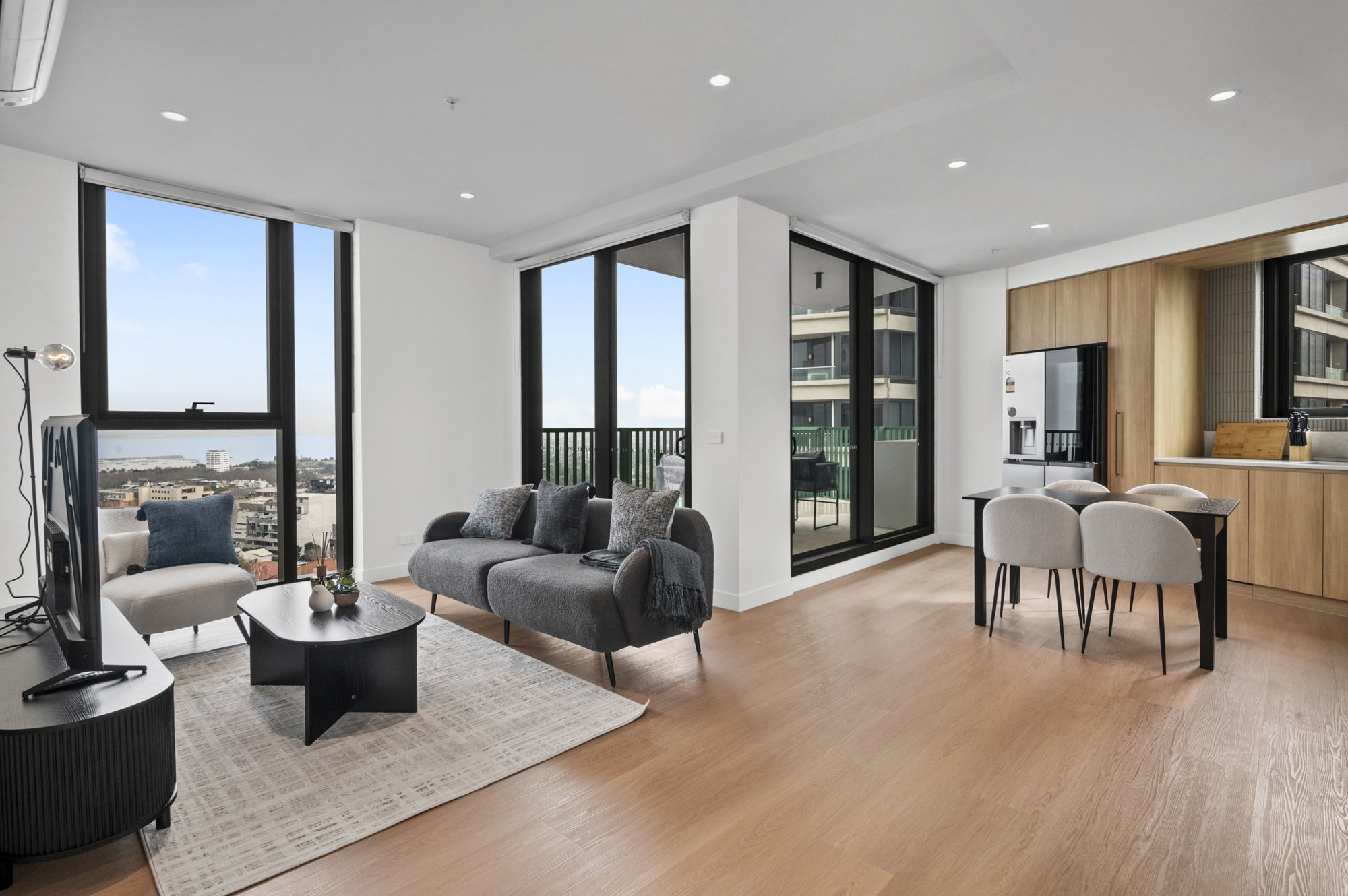 Furnished 3 Bedroom Apartment in St Kilda
