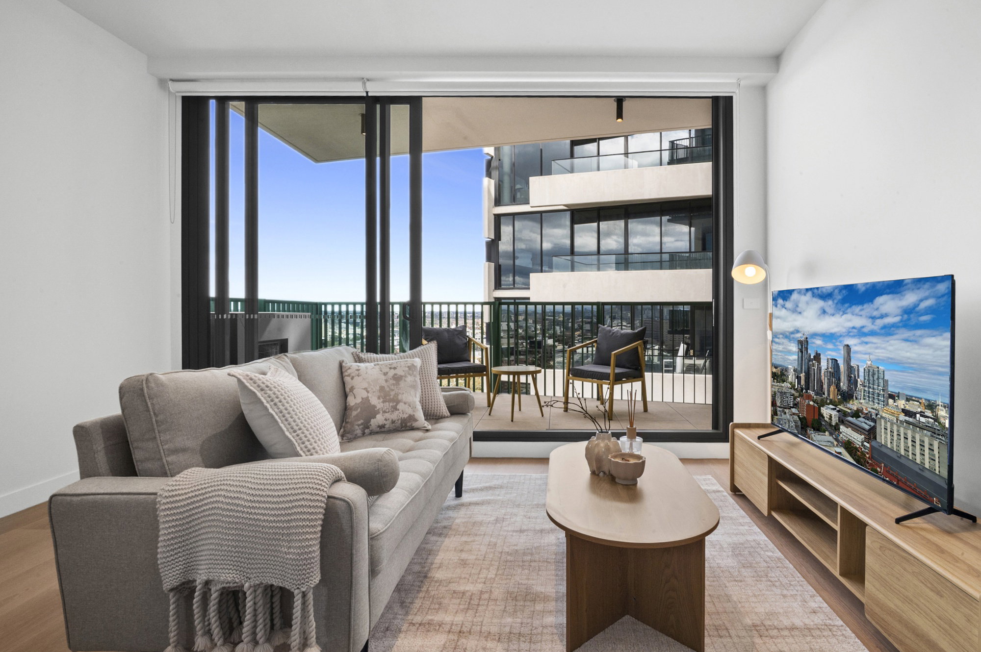 Furnished 2 Bedroom Apartment in St Kilda