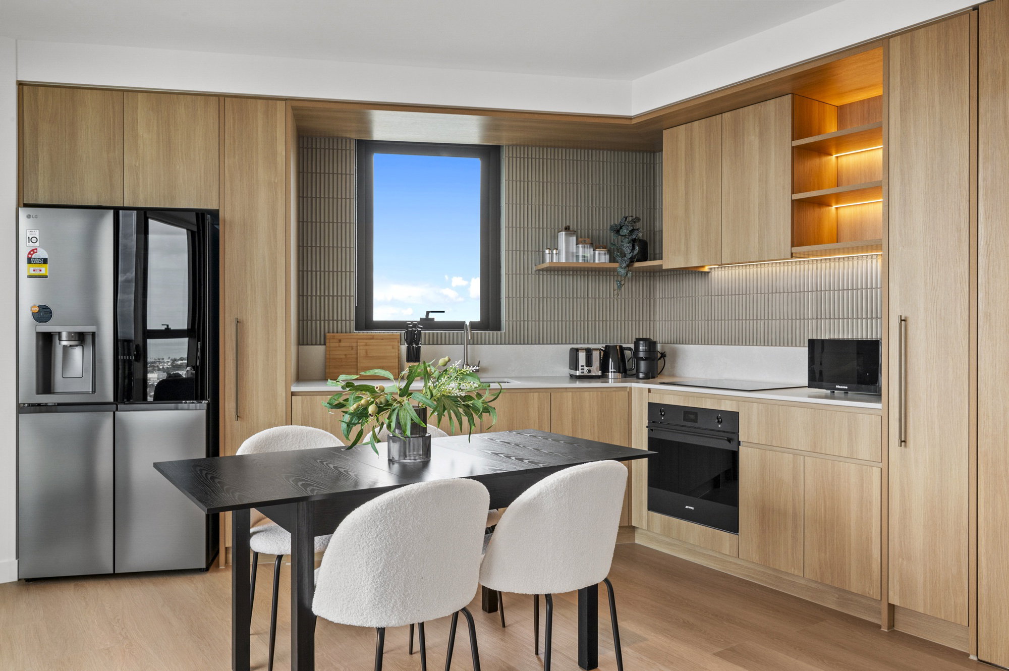Furnished 3 Bedroom Apartment in St Kilda
