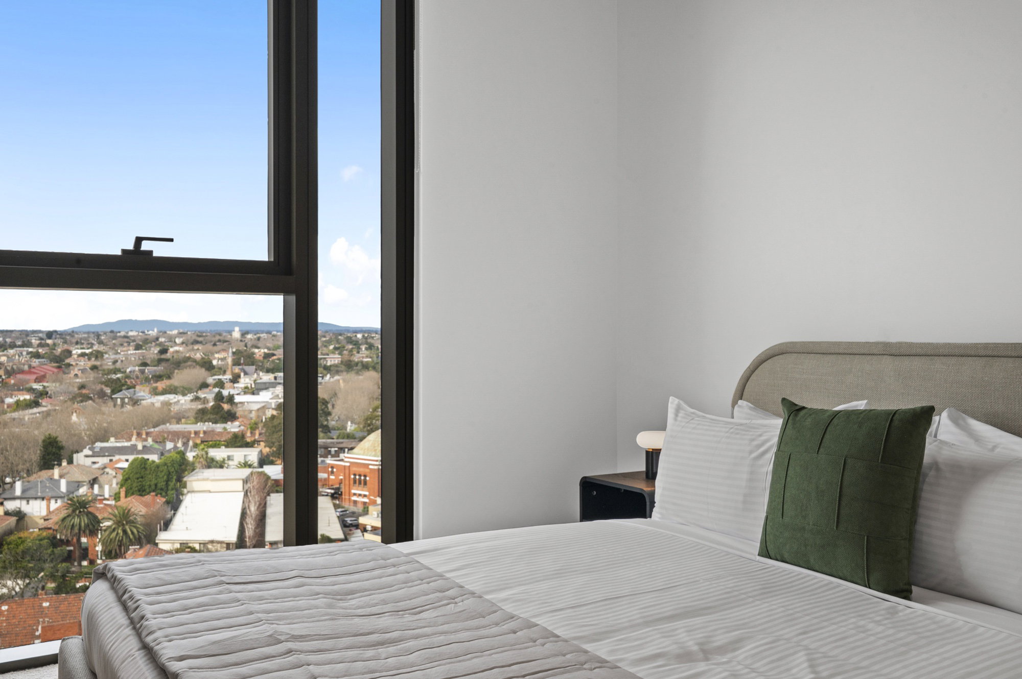 Furnished 3 Bedroom Apartment in St Kilda