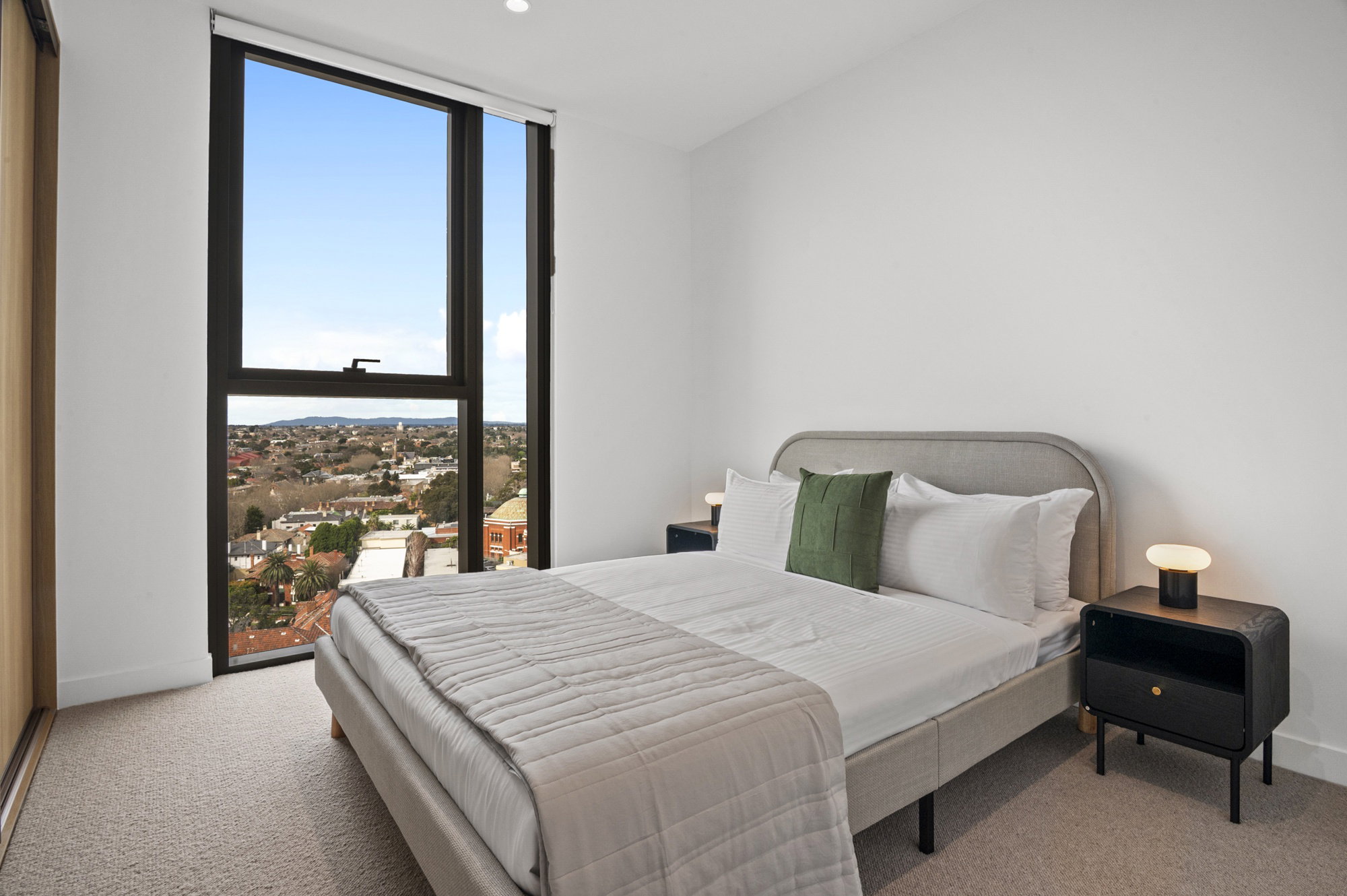 Furnished 3 Bedroom Apartment in St Kilda
