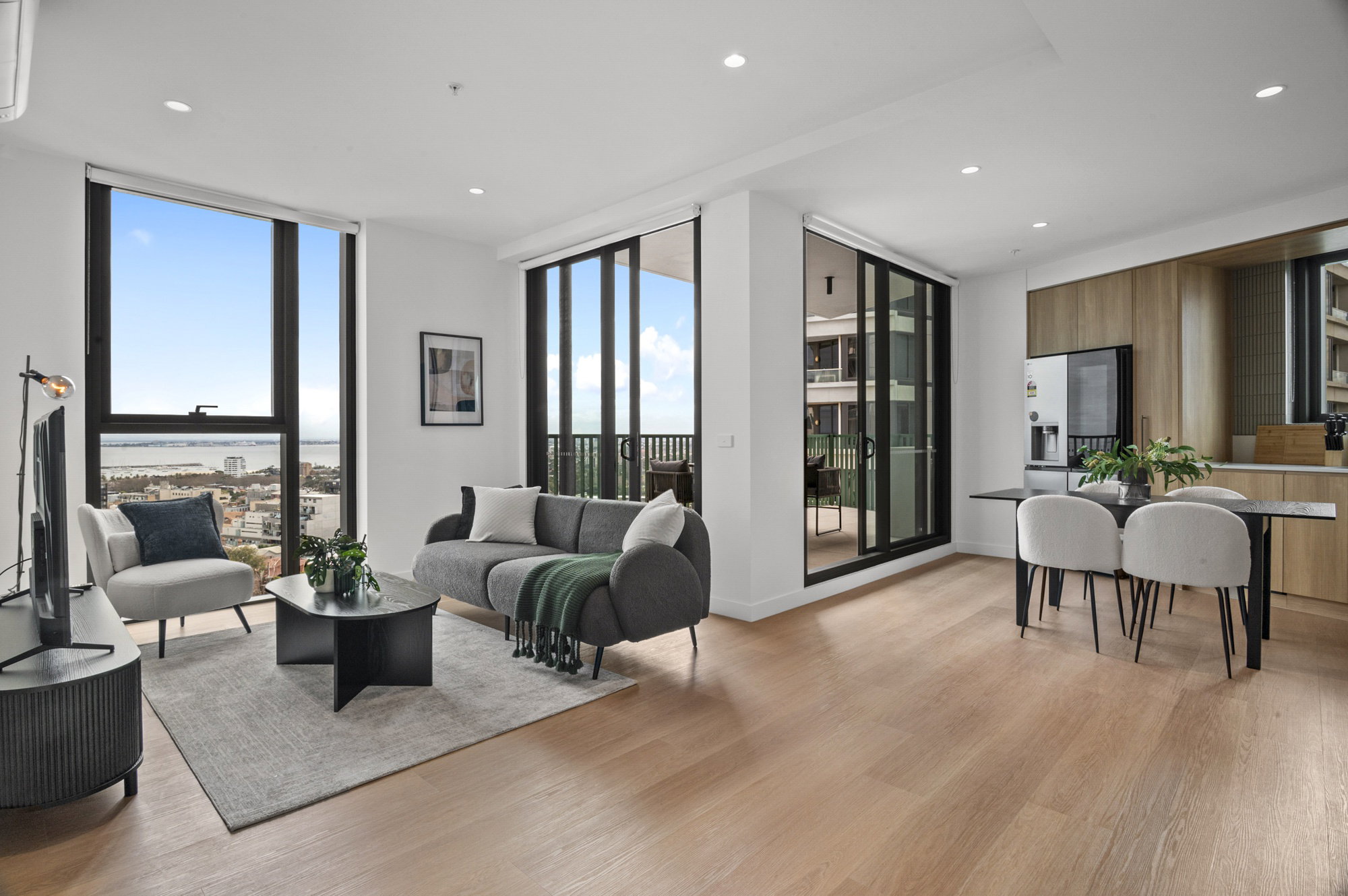 Furnished 3 Bedroom Apartment in St Kilda