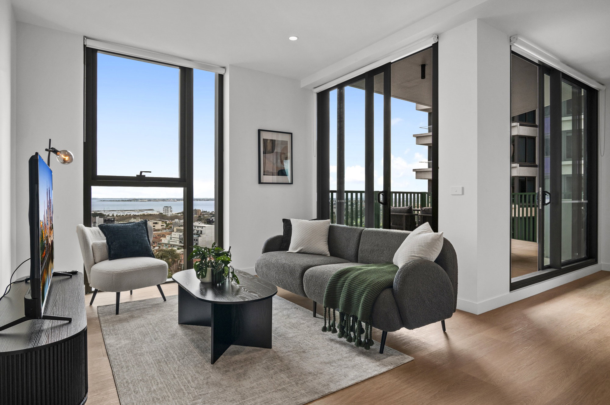 Furnished 3 Bedroom Apartment in St Kilda