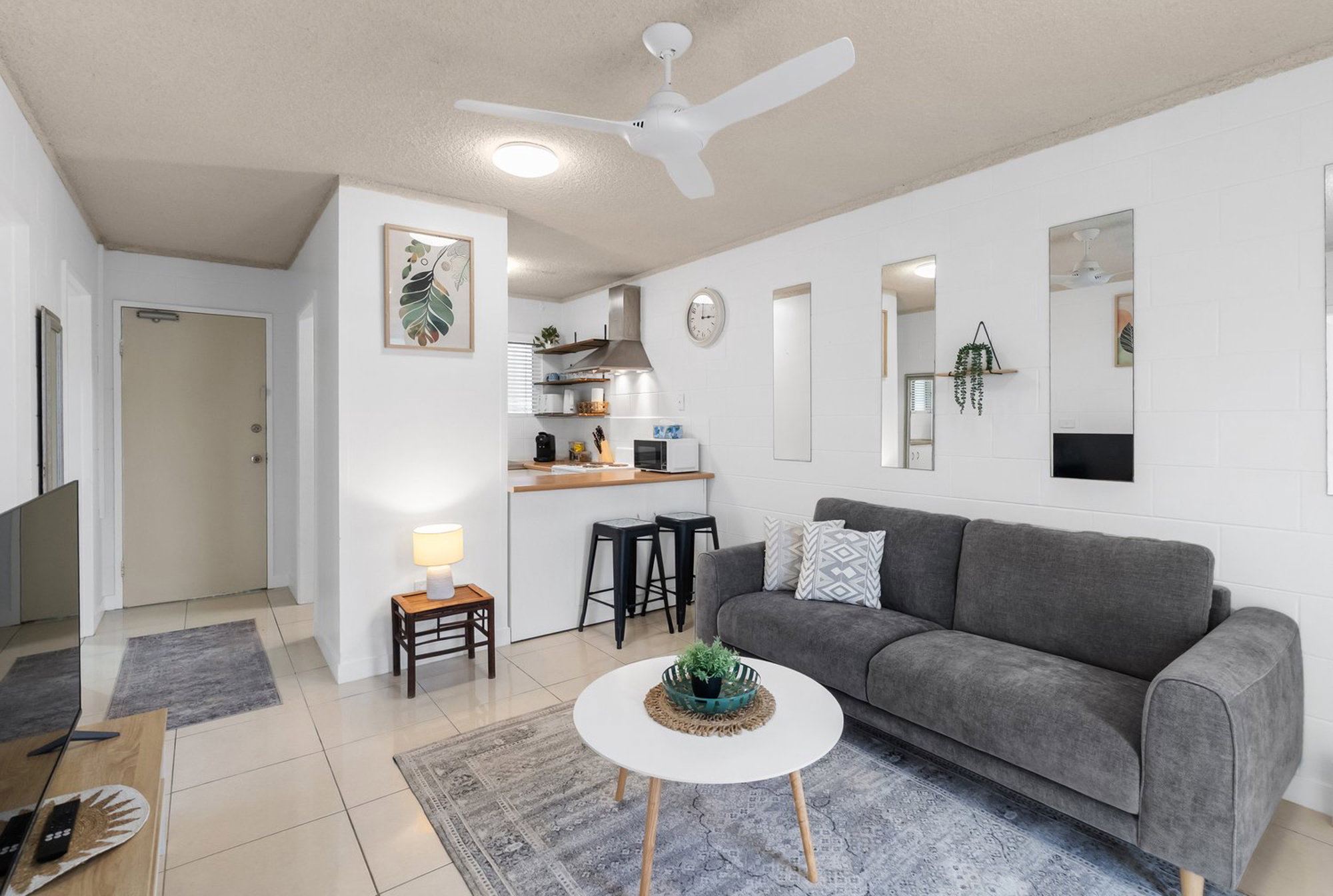 Furnished 2 Bedroom Apartment in Cairns North