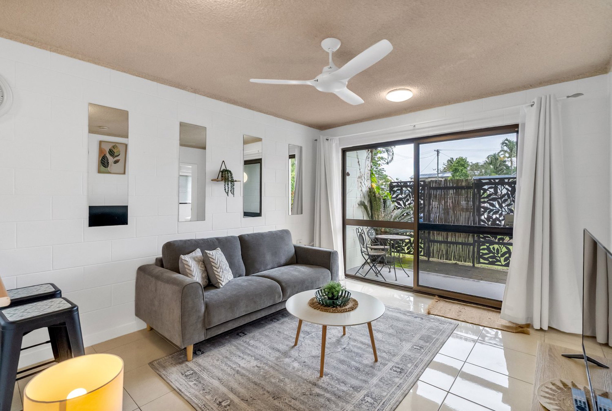 Furnished 2 Bedroom Apartment in Cairns North