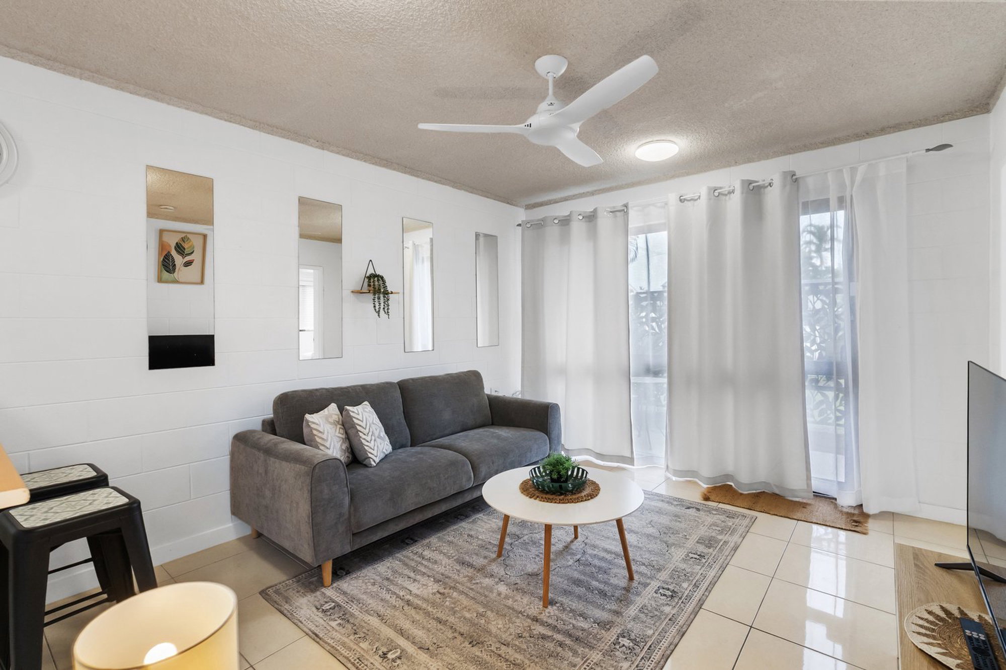 Furnished 2 Bedroom Apartment in Cairns North