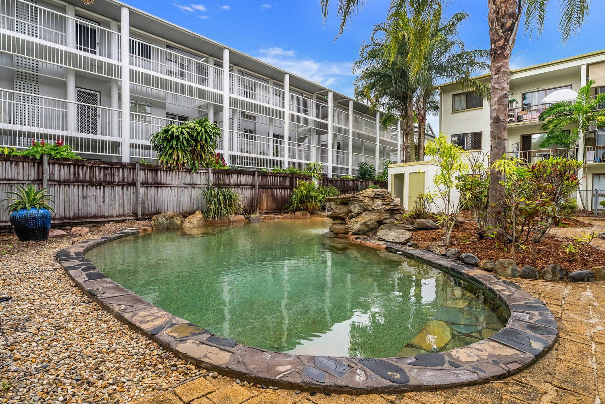 Furnished 2 Bedroom Apartment in Cairns North