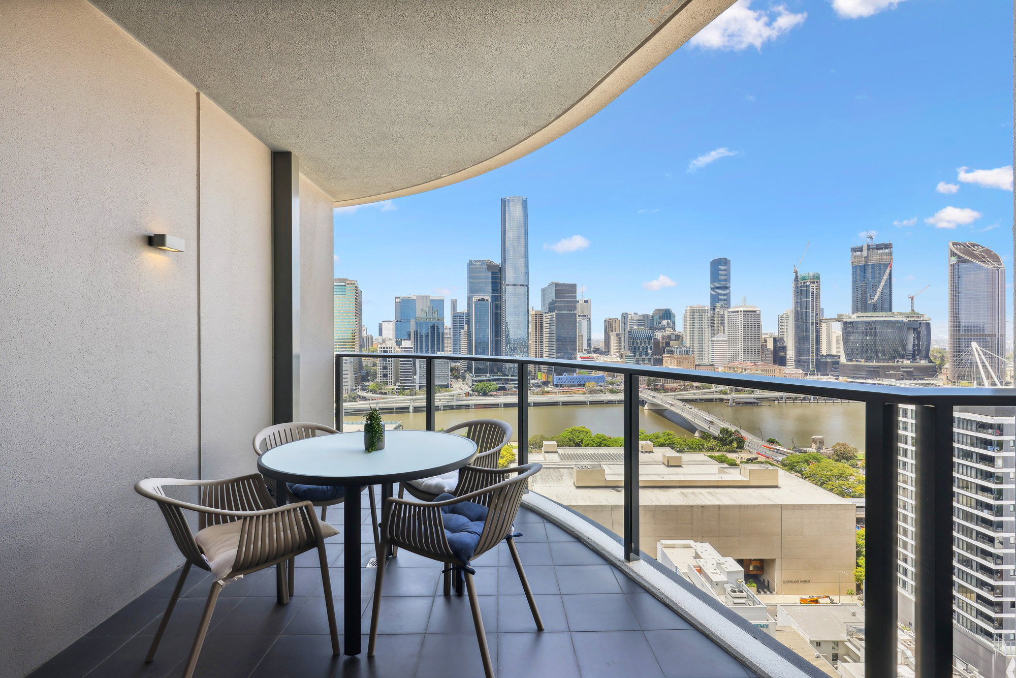 Furnished 2 Bedroom Apartment in South Brisbane