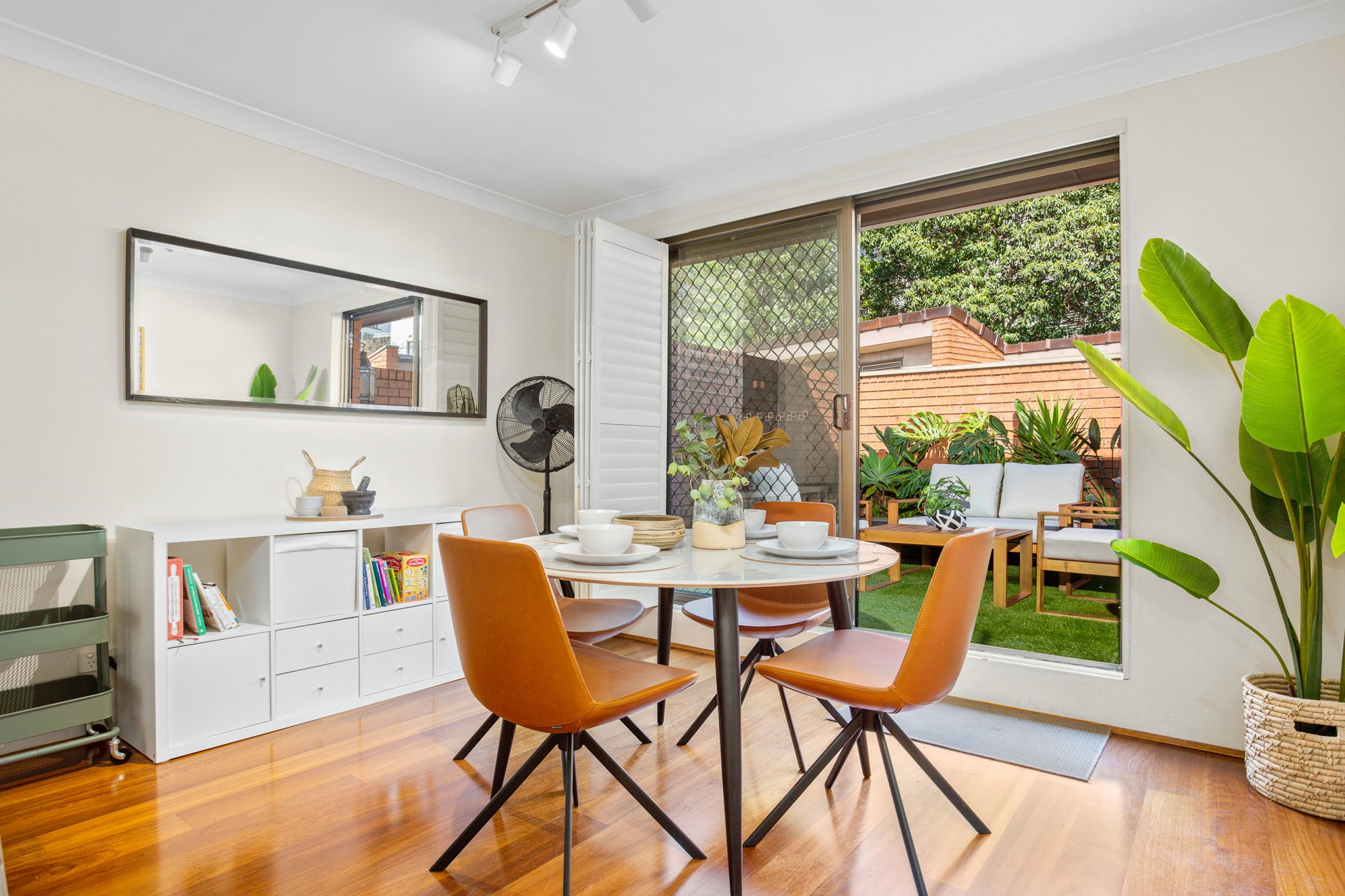 Furnished 2 Bedroom Apartment in Chippendale