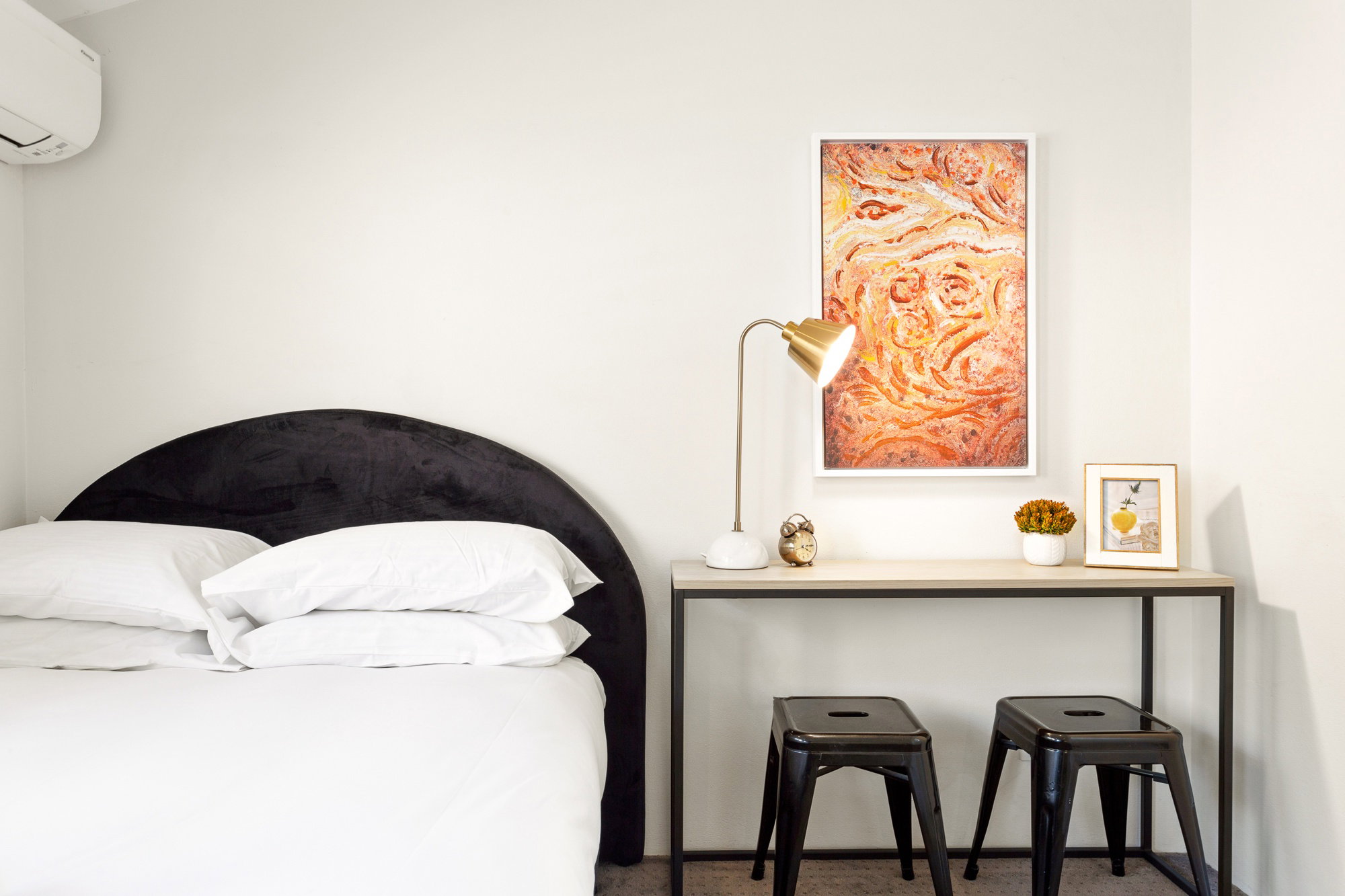 Furnished 2 Bedroom Apartment in Chippendale
