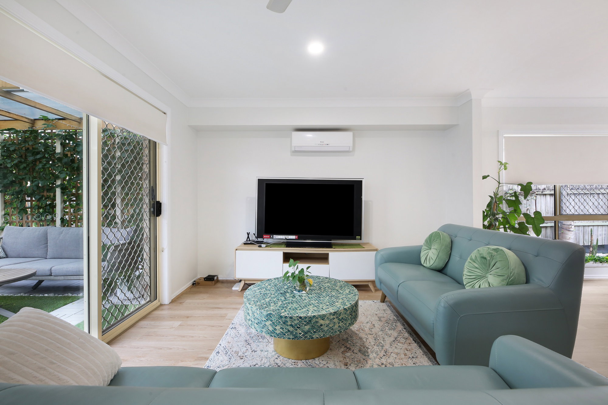 Furnished 3 Bedroom Apartment in Labrador