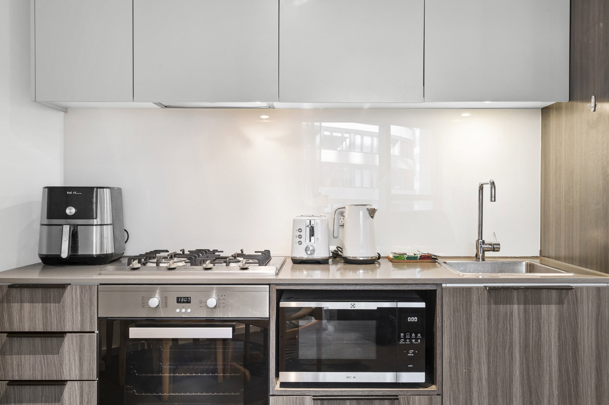 Furnished 2 Bedroom Apartment in Docklands