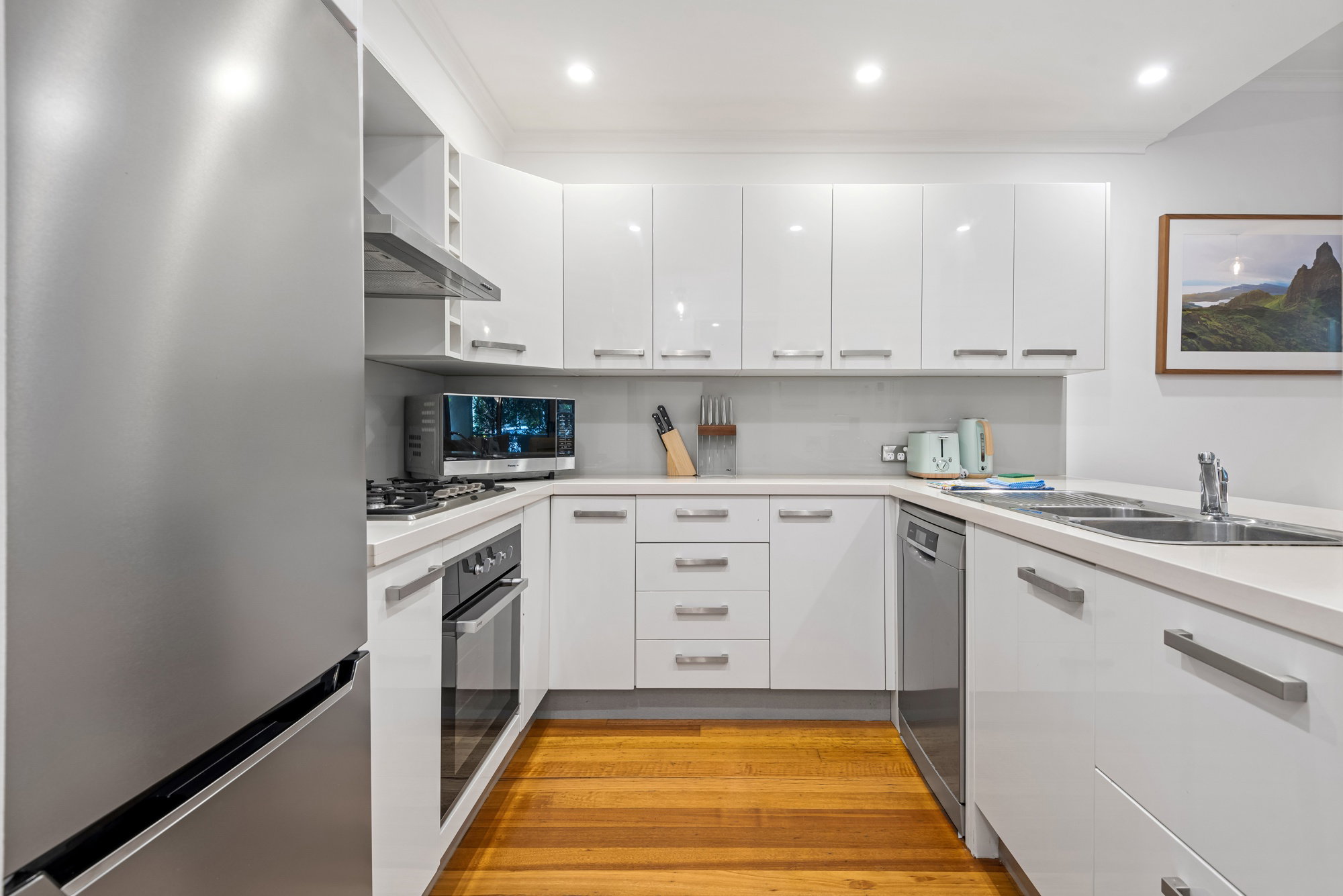 Furnished 2 Bedroom Apartment in Clifton Hill