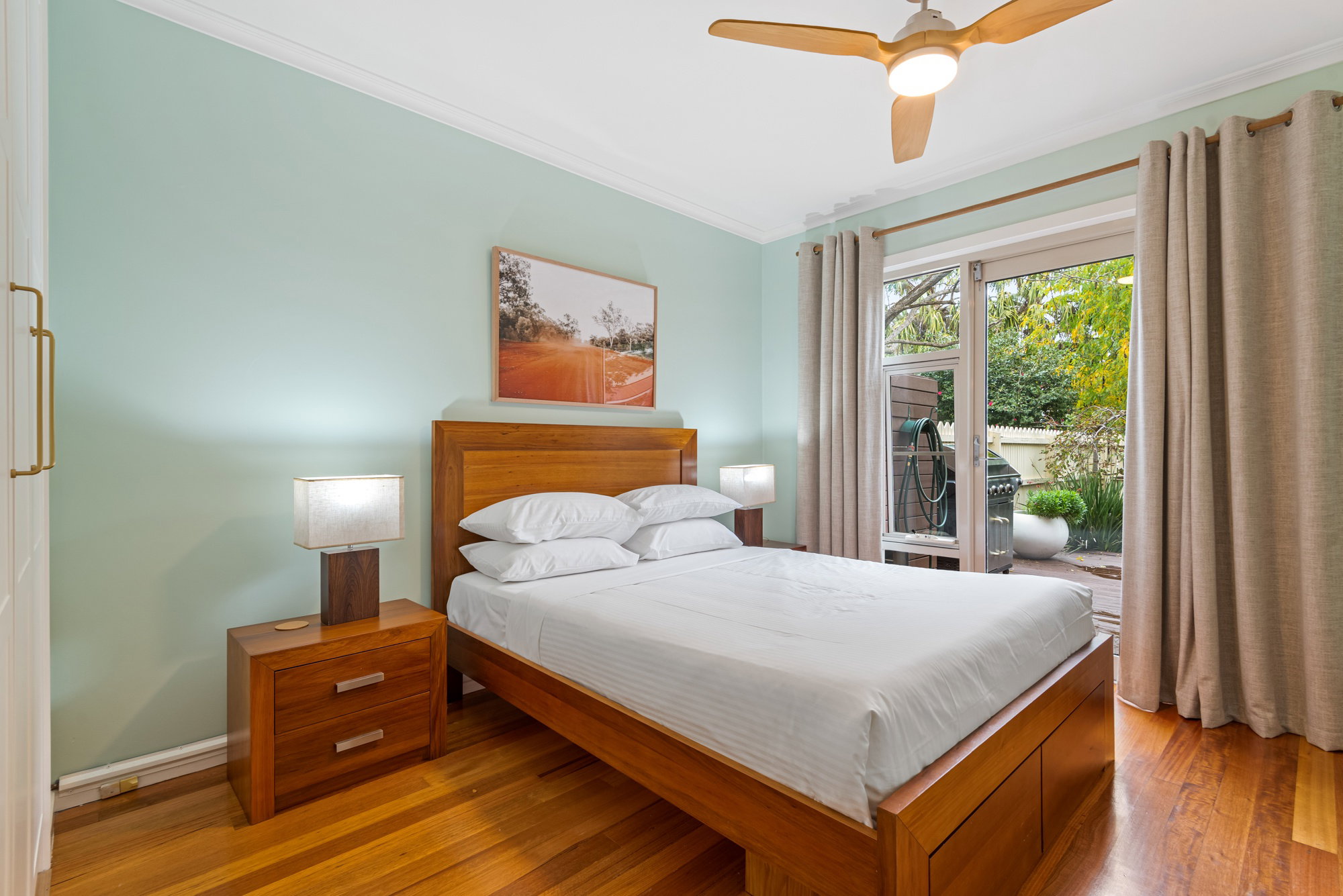 Furnished 2 Bedroom Apartment in Clifton Hill