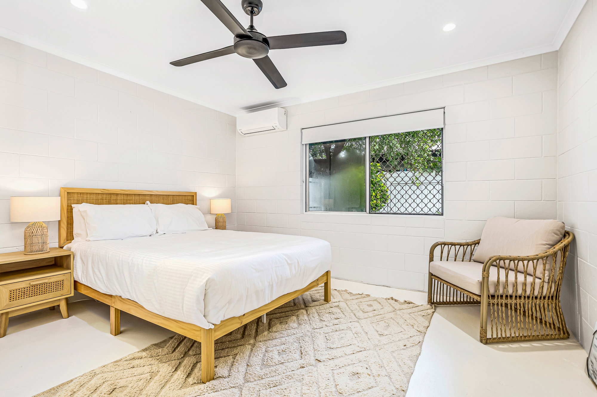 Furnished 2 Bedroom House in Holloways Beach