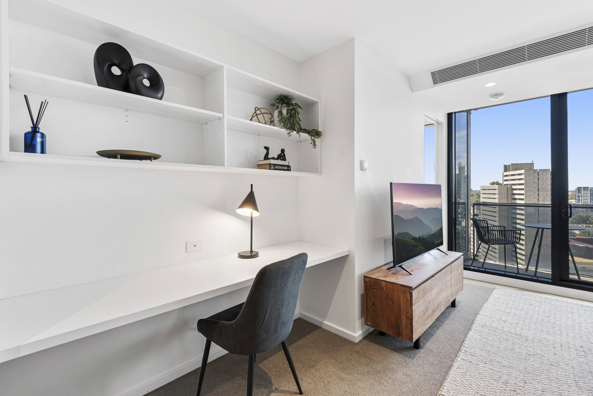 Furnished 2 Bedroom Apartment in Southbank