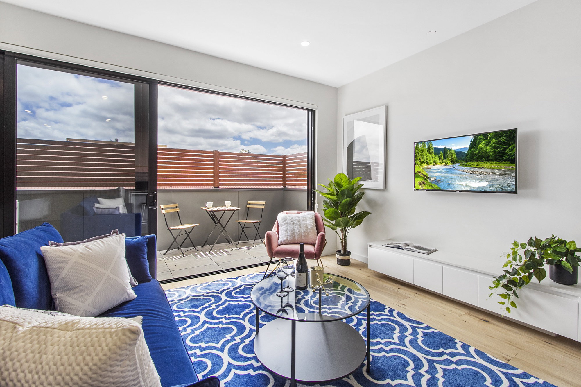Furnished 2 Bedroom Apartment in Carnegie