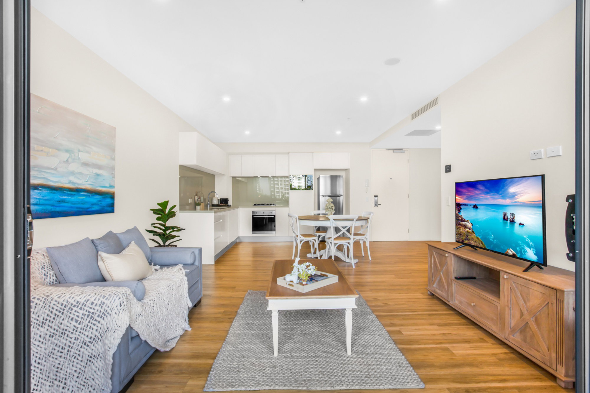 Furnished 1 Bedroom Apartment in Surfers Paradise