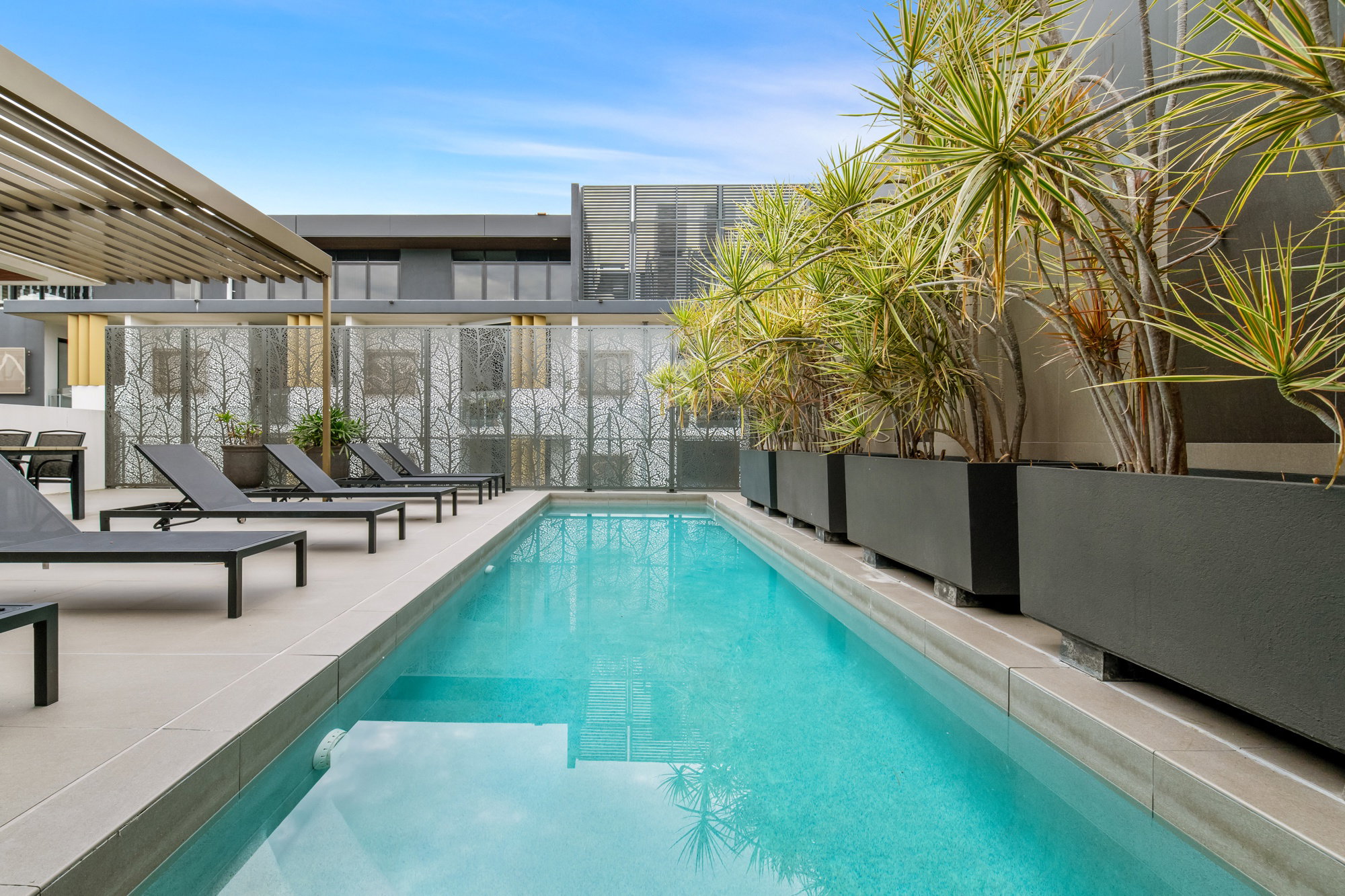 Furnished 1 Bedroom Apartment in West End
