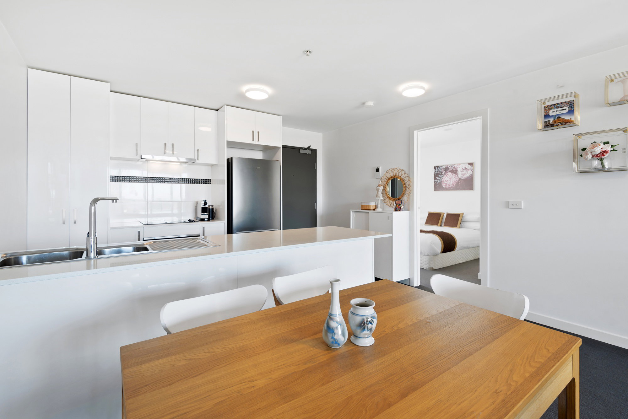 Furnished 2 Bedroom Apartment in Sunshine