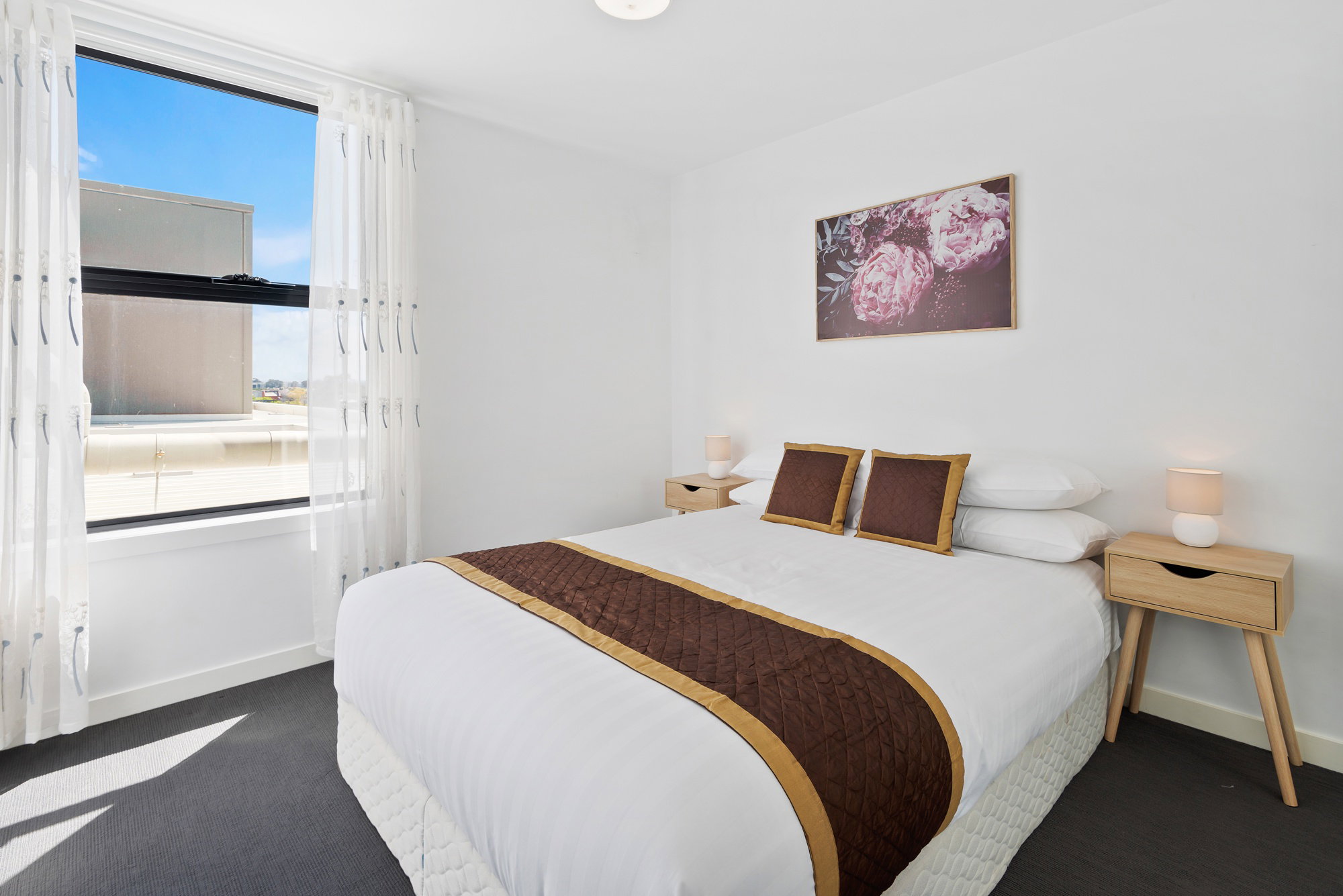 Furnished 2 Bedroom Apartment in Sunshine