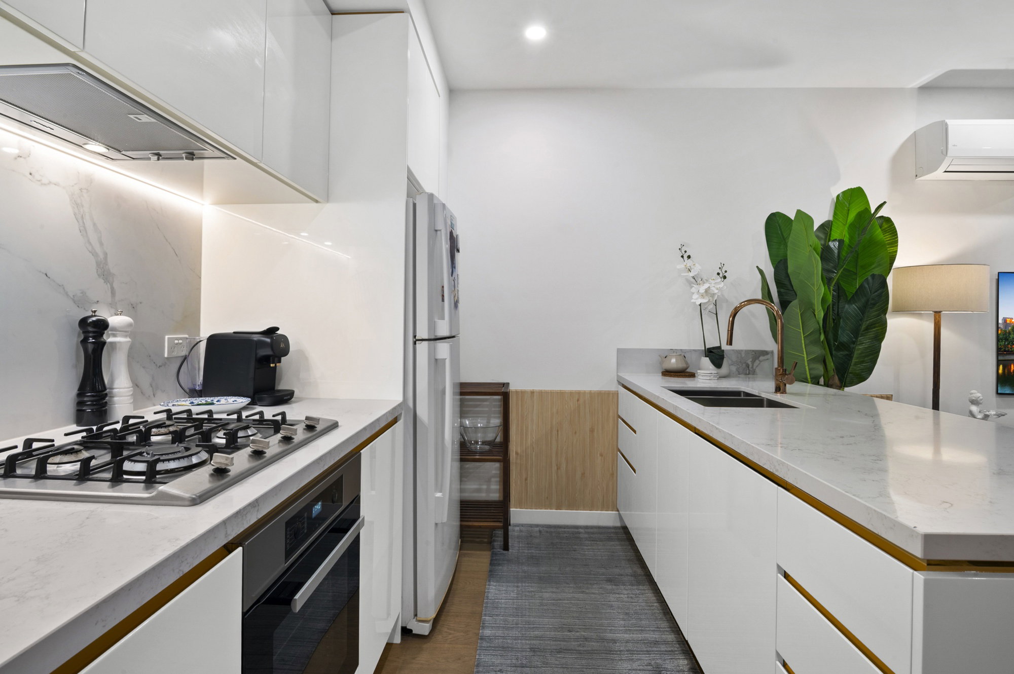 Furnished 2 Bedroom Apartment in Box Hill
