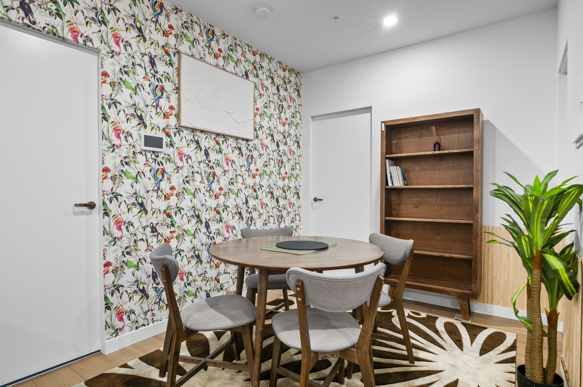 Furnished 2 Bedroom Apartment in Box Hill