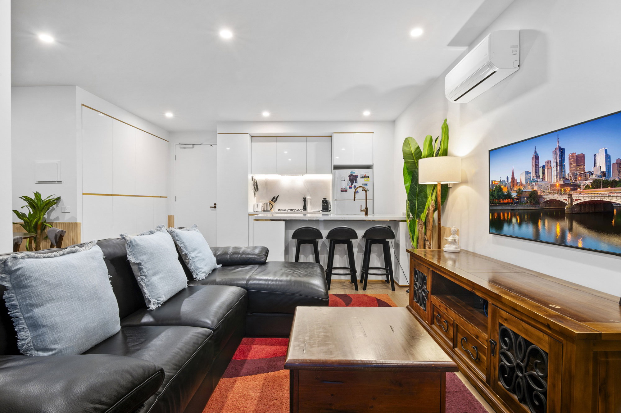 Furnished 2 Bedroom Apartment in Box Hill