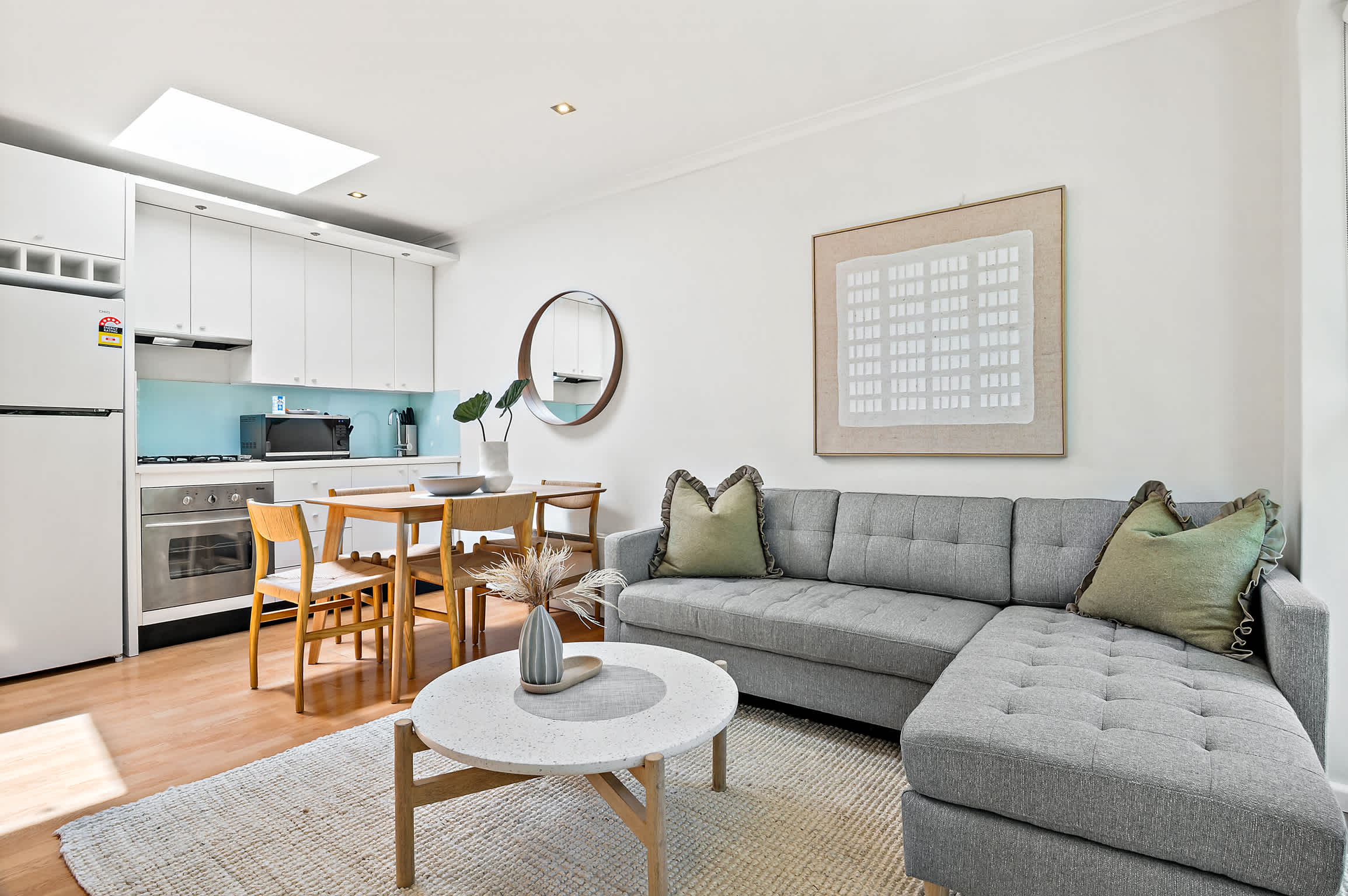Furnished 2 Bedroom Apartment in South Yarra