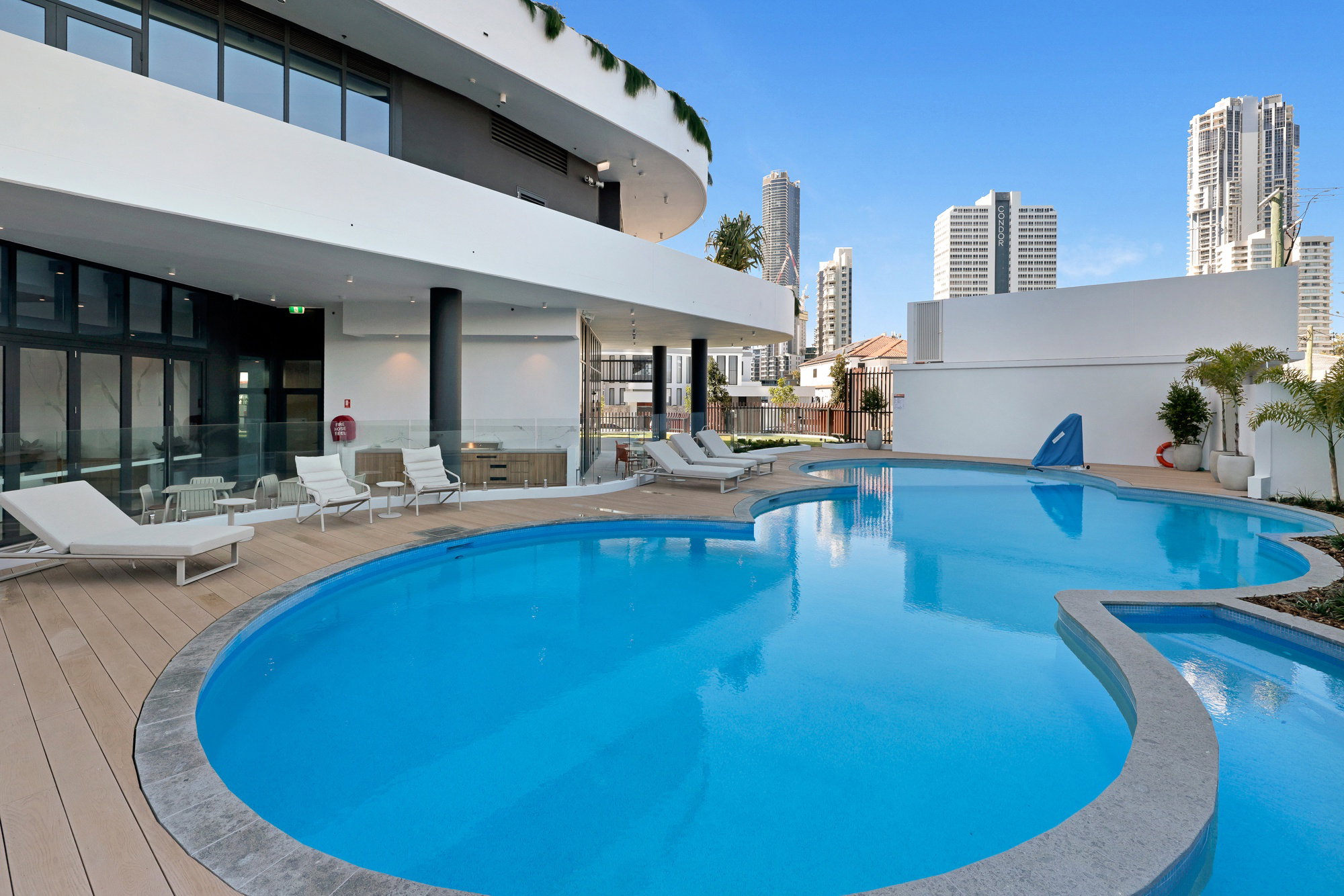 Furnished 2 Bedroom Apartment in Surfers Paradise