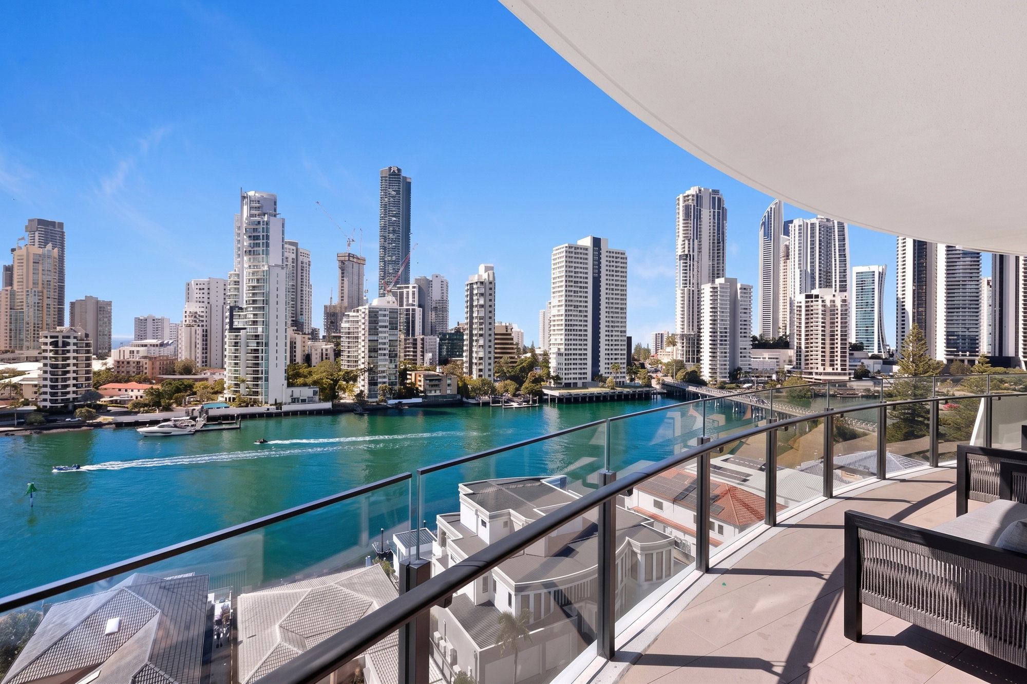 Furnished 2 Bedroom Apartment in Surfers Paradise