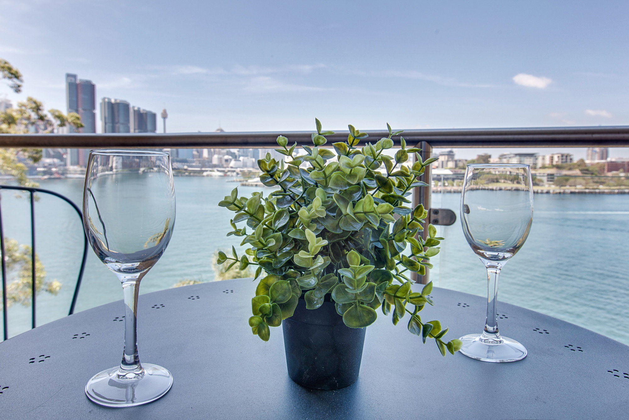 Furnished 2 Bedroom Apartment in Balmain East