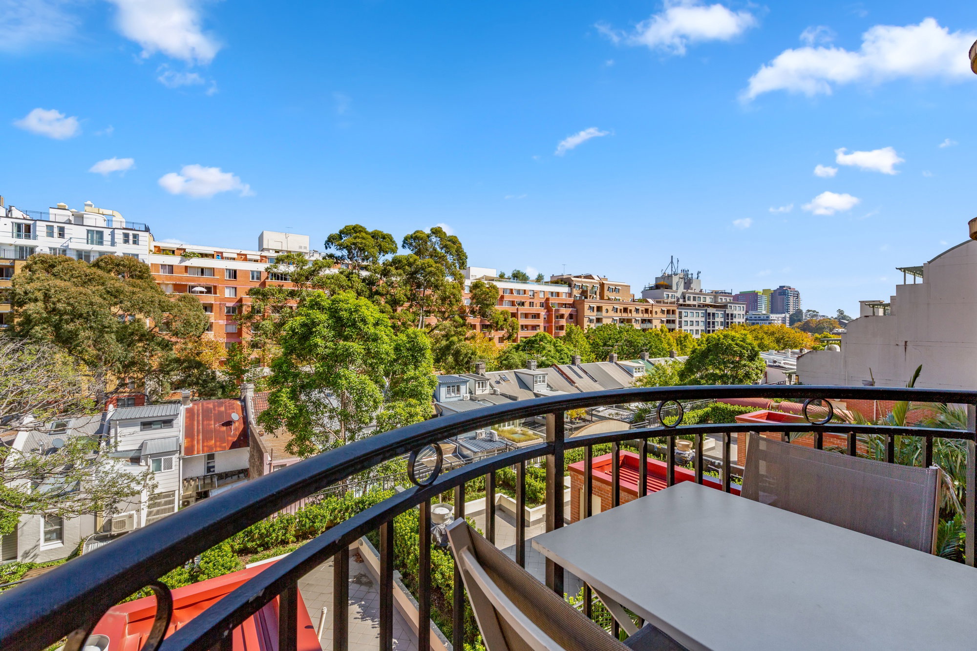 Furnished 2 Bedroom Apartment in Pyrmont