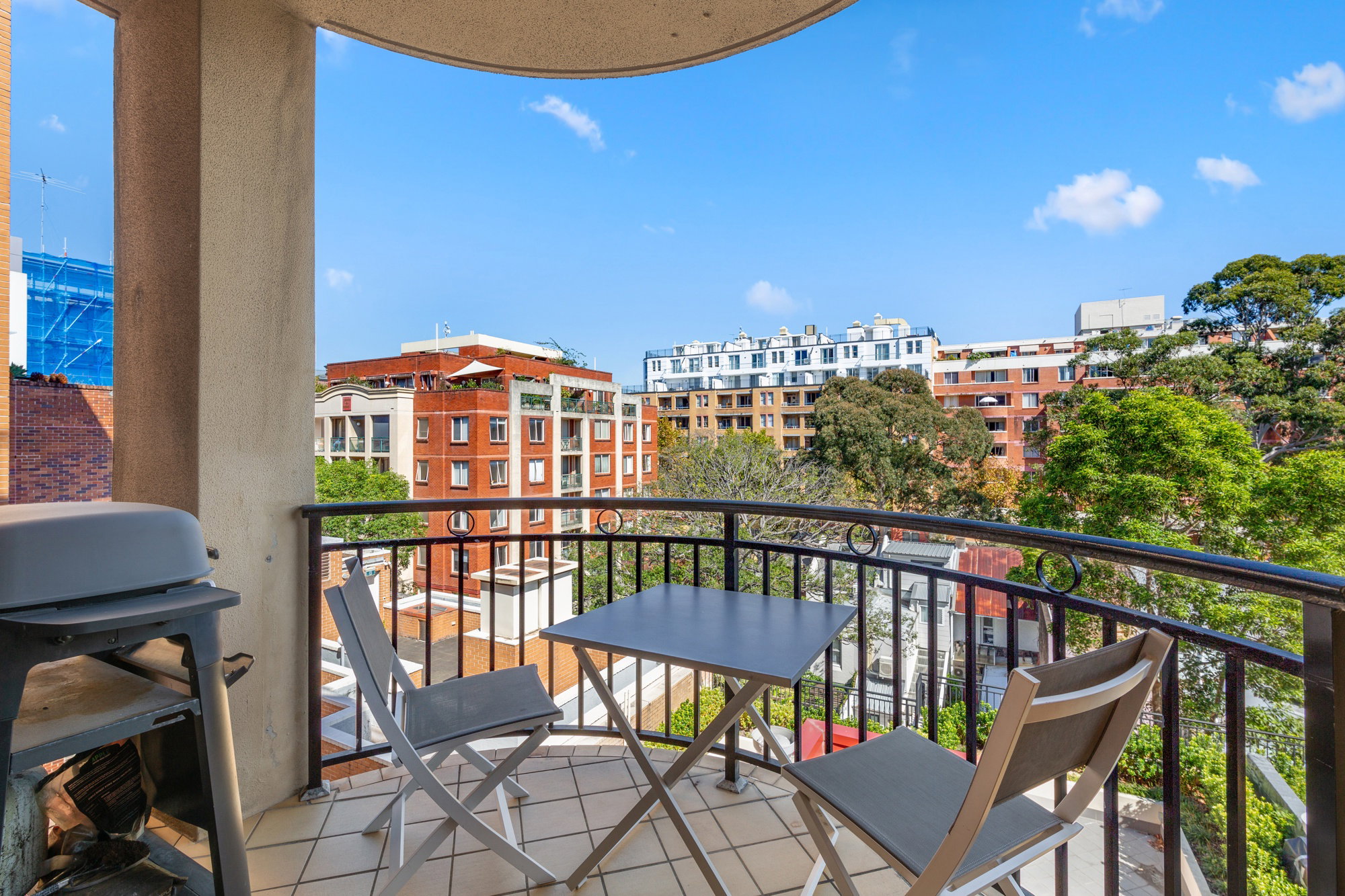 Furnished 2 Bedroom Apartment in Pyrmont