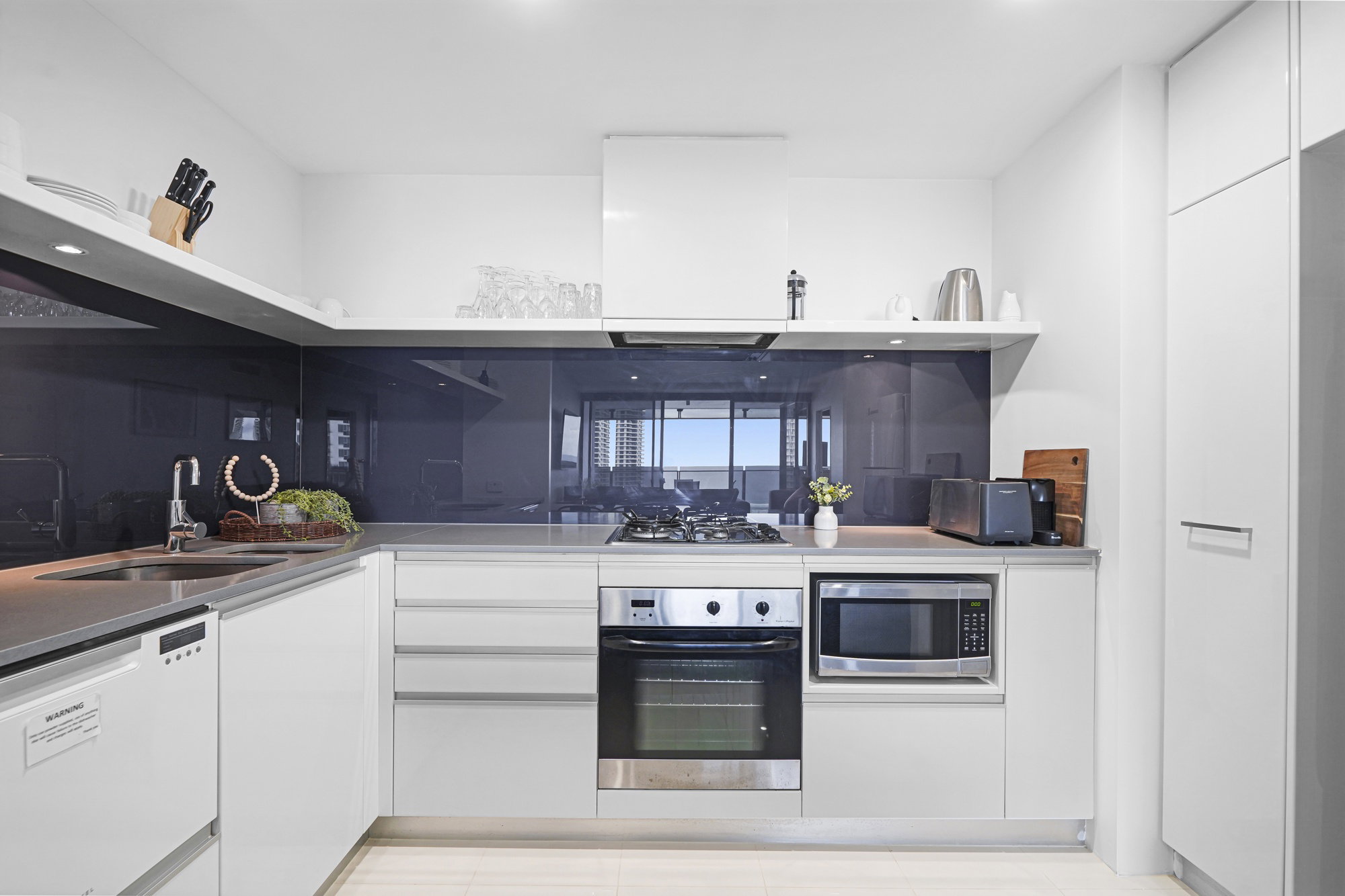 Furnished 2 Bedroom Apartment in Surfers Paradise