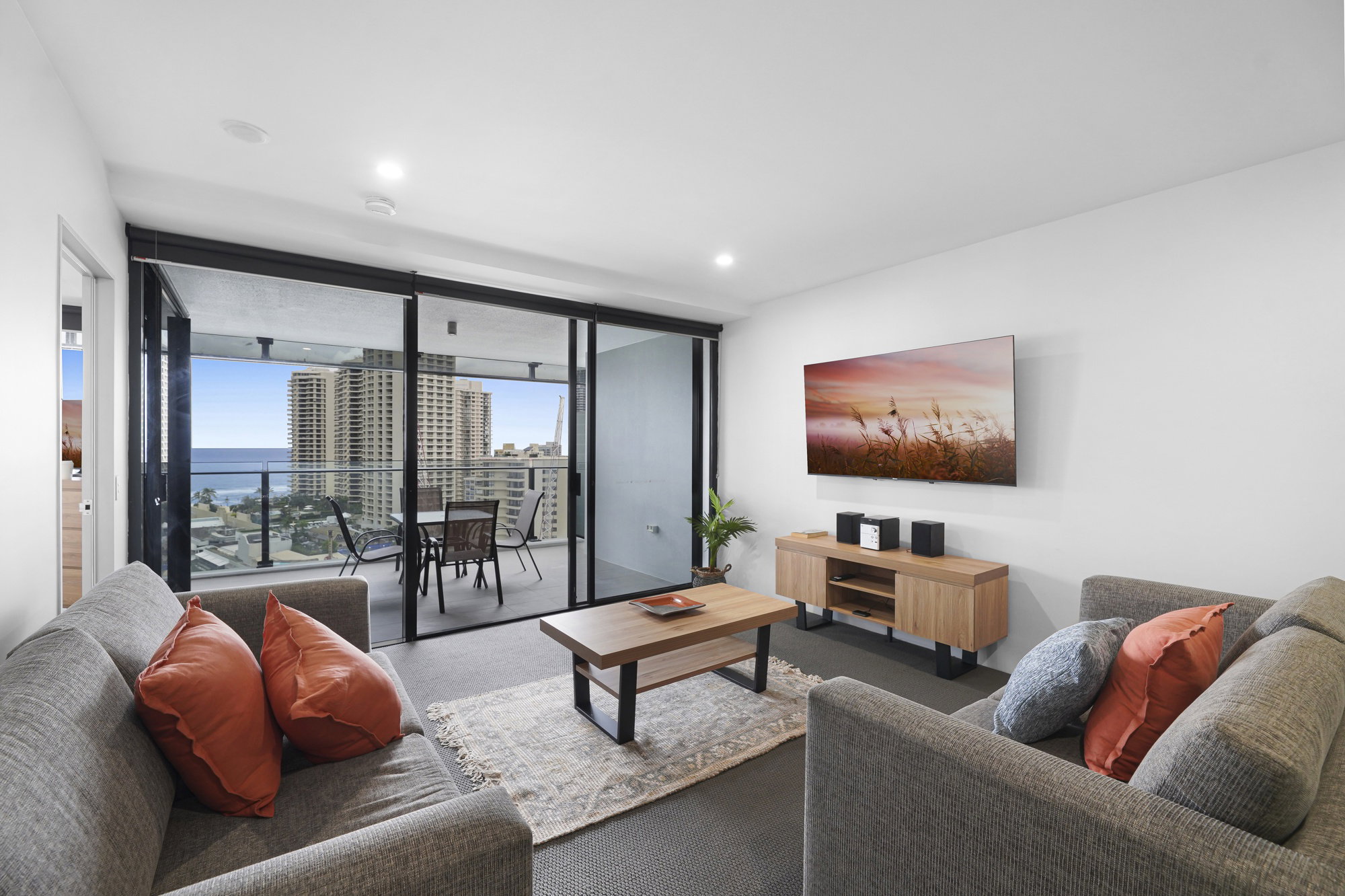 Furnished 2 Bedroom Apartment in Surfers Paradise