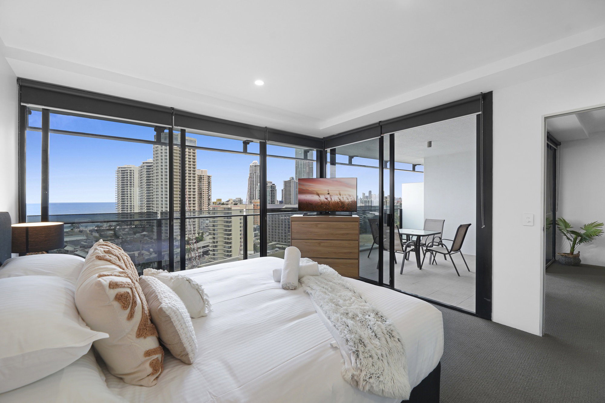 Furnished 2 Bedroom Apartment in Surfers Paradise
