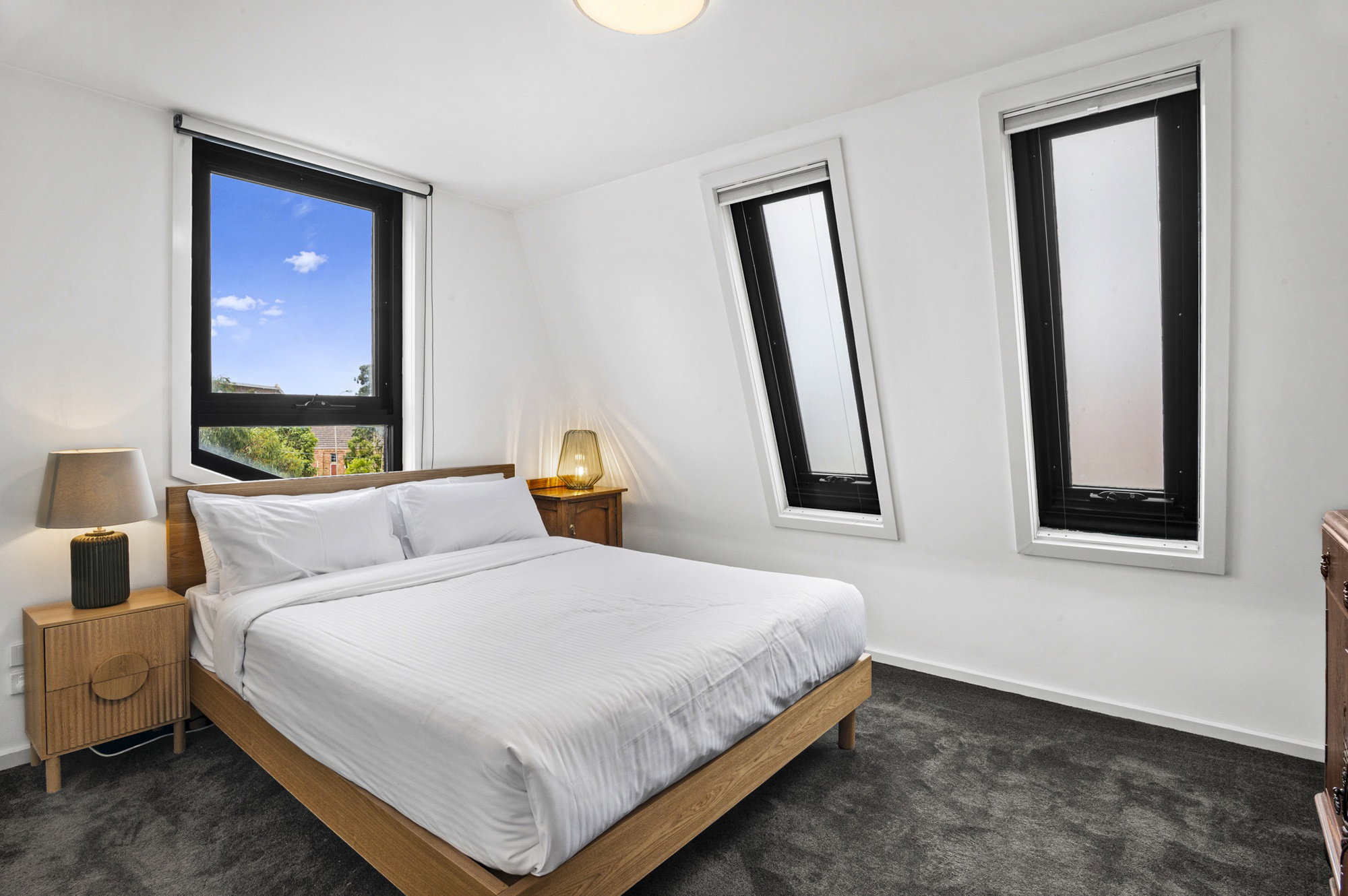 Furnished 2 Bedroom Apartment in Footscray