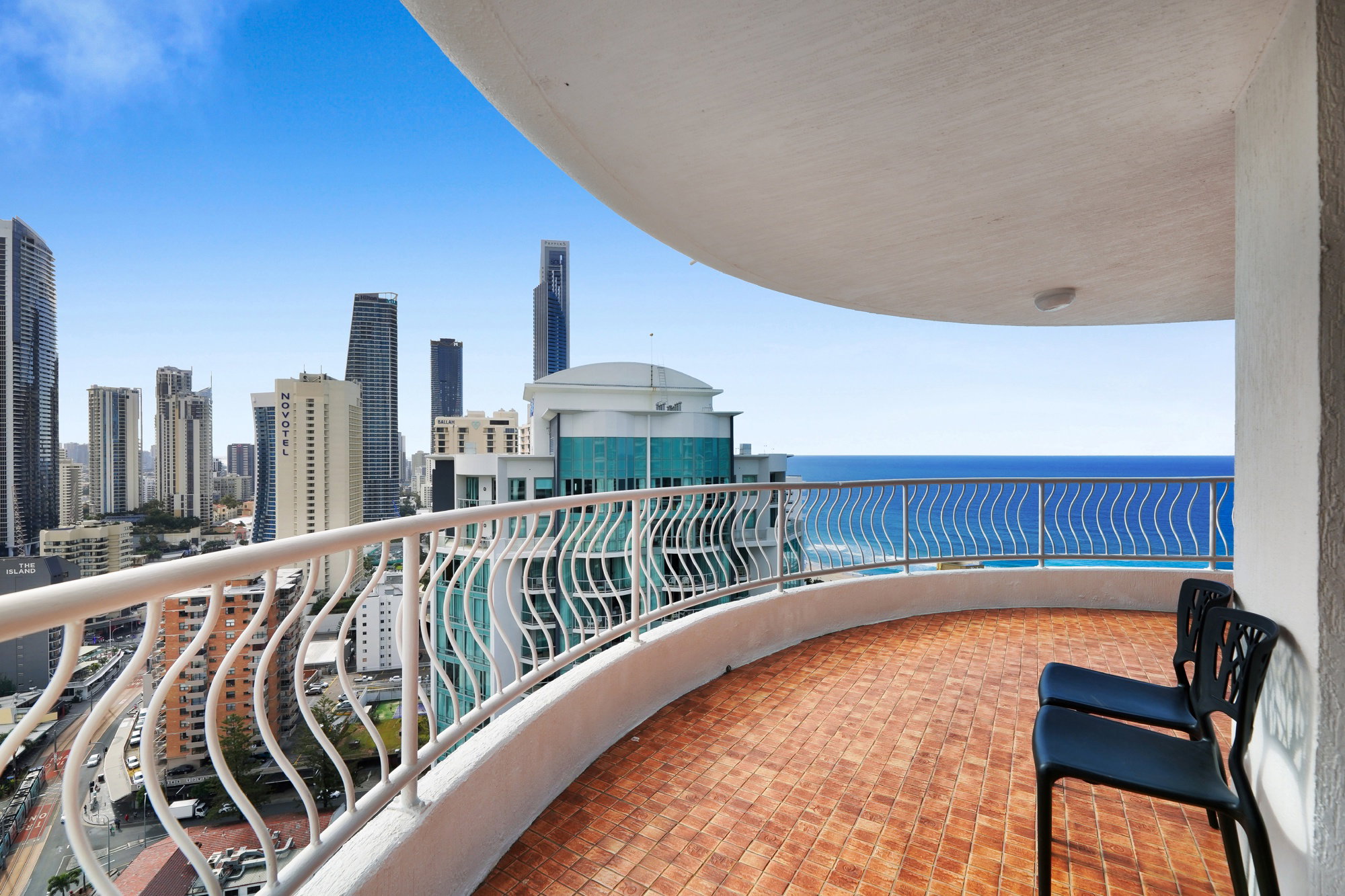 Furnished 2 Bedroom Apartment in Surfers Paradise