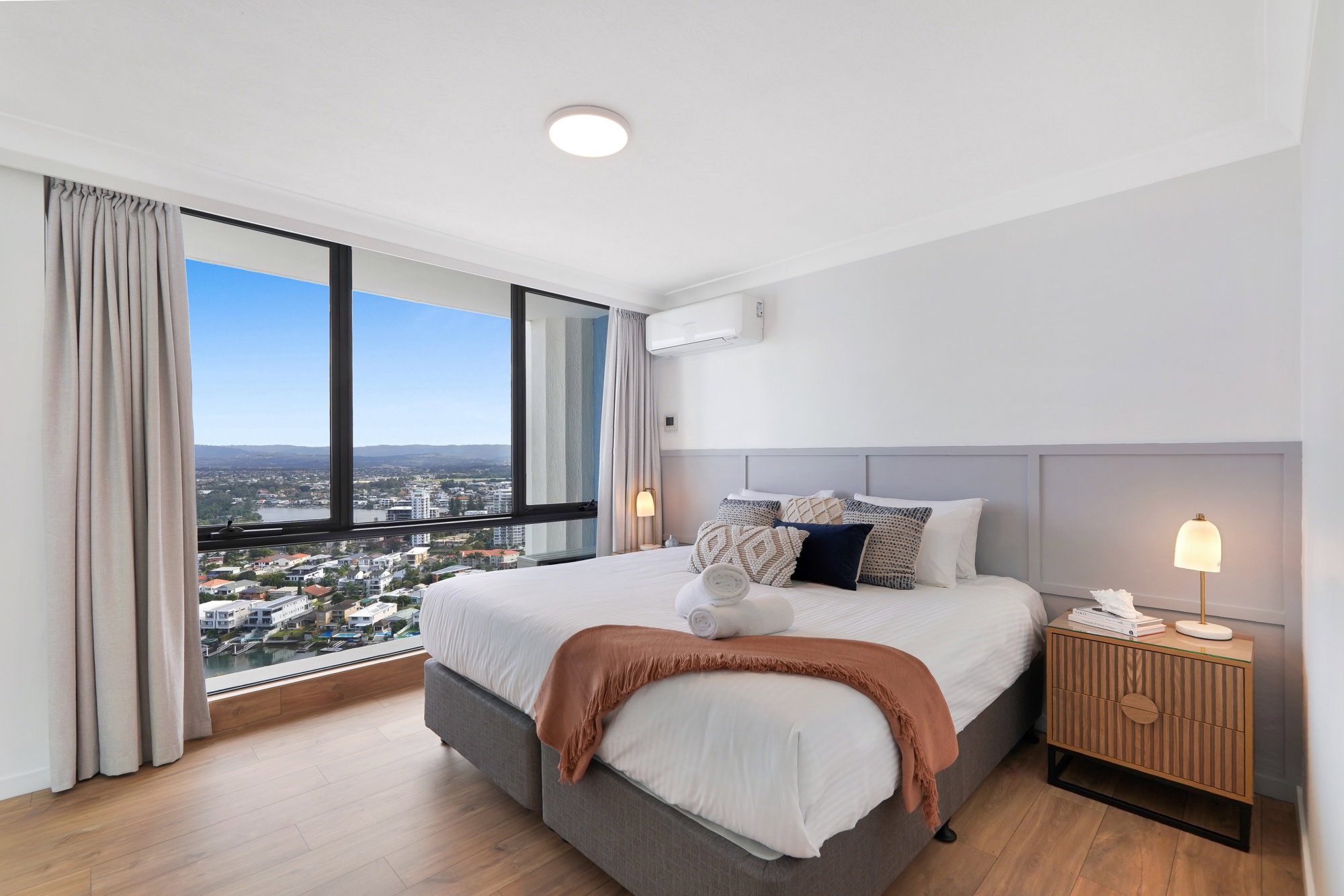 Furnished 2 Bedroom Apartment in Surfers Paradise