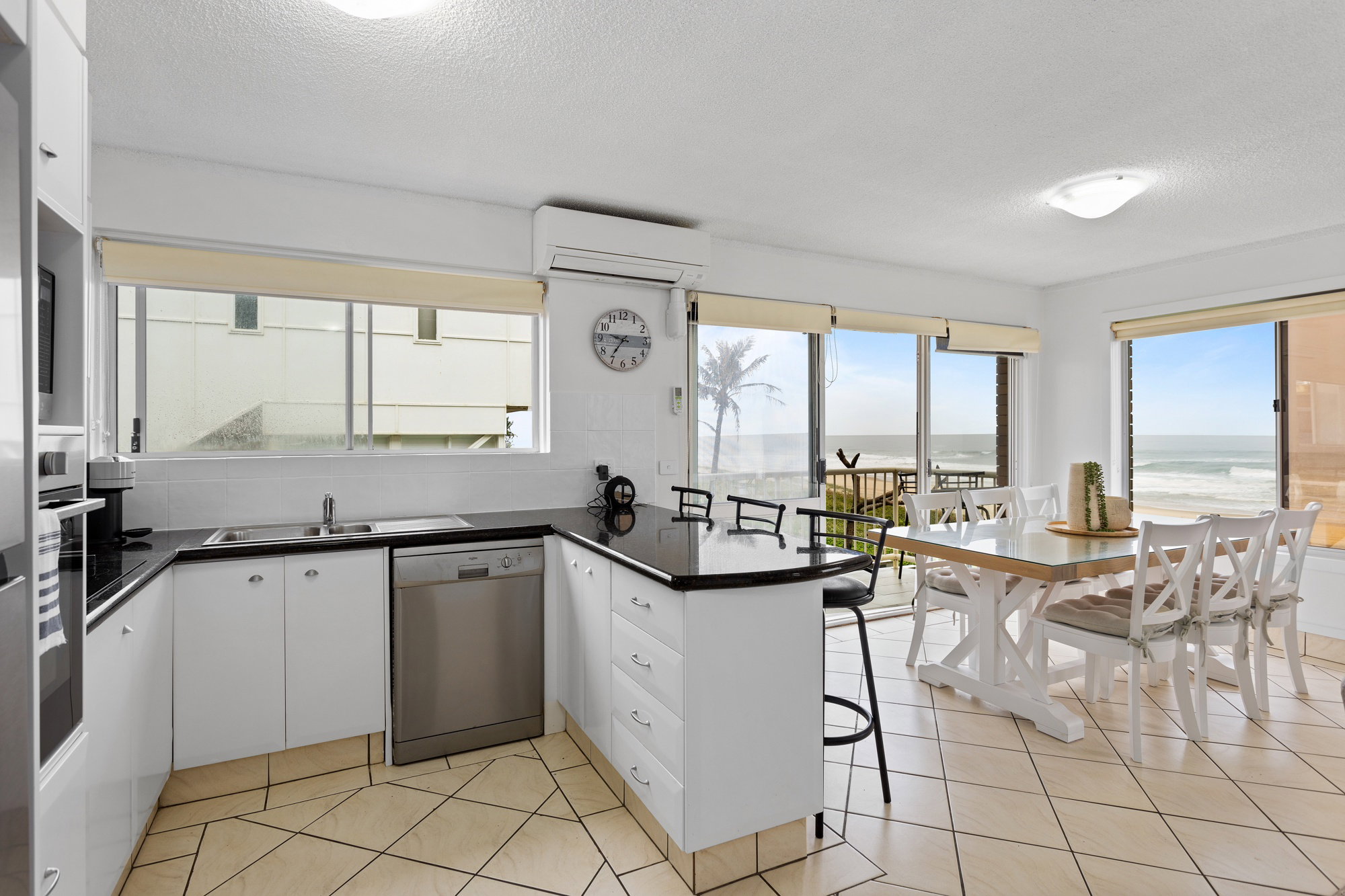 Furnished 3 Bedroom Apartment in Mermaid Beach