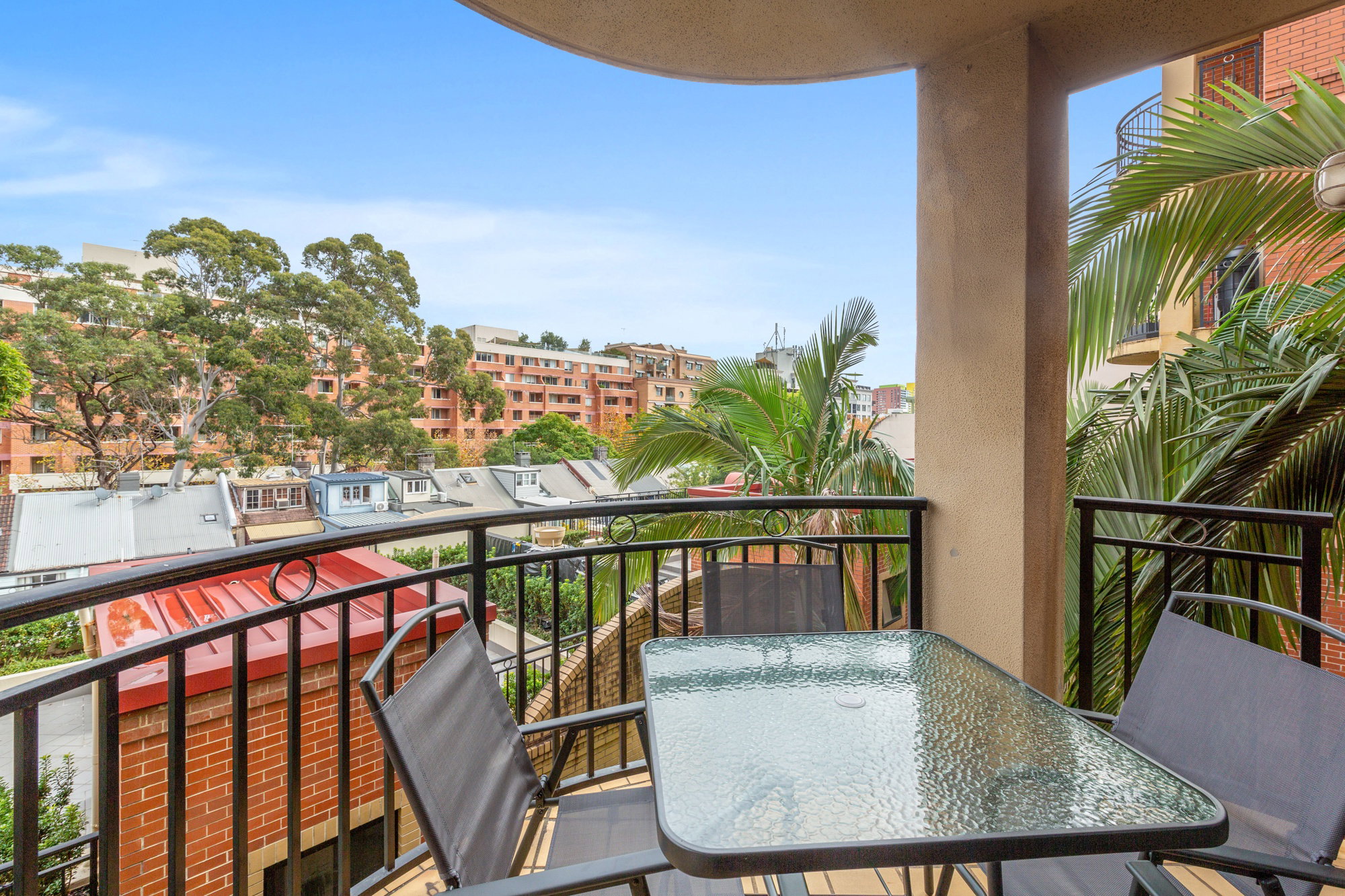 Furnished 2 Bedroom Apartment in Pyrmont