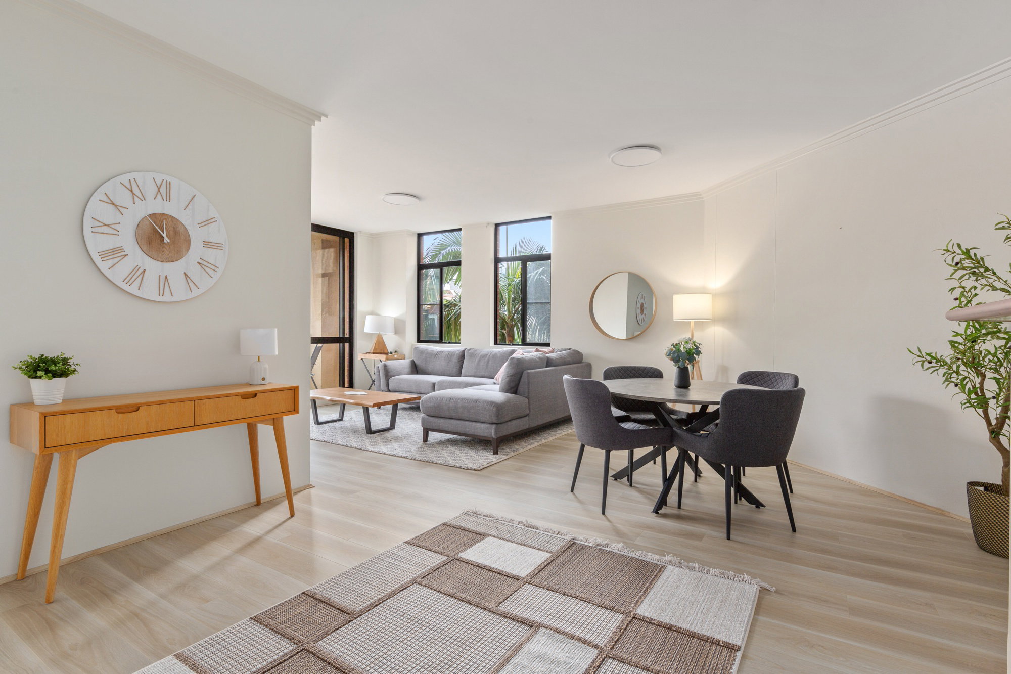 Furnished 2 Bedroom Apartment in Pyrmont