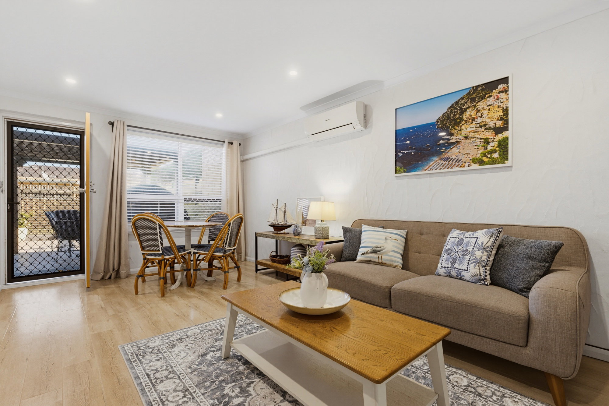 Furnished 2 Bedroom Apartment in Glenelg North