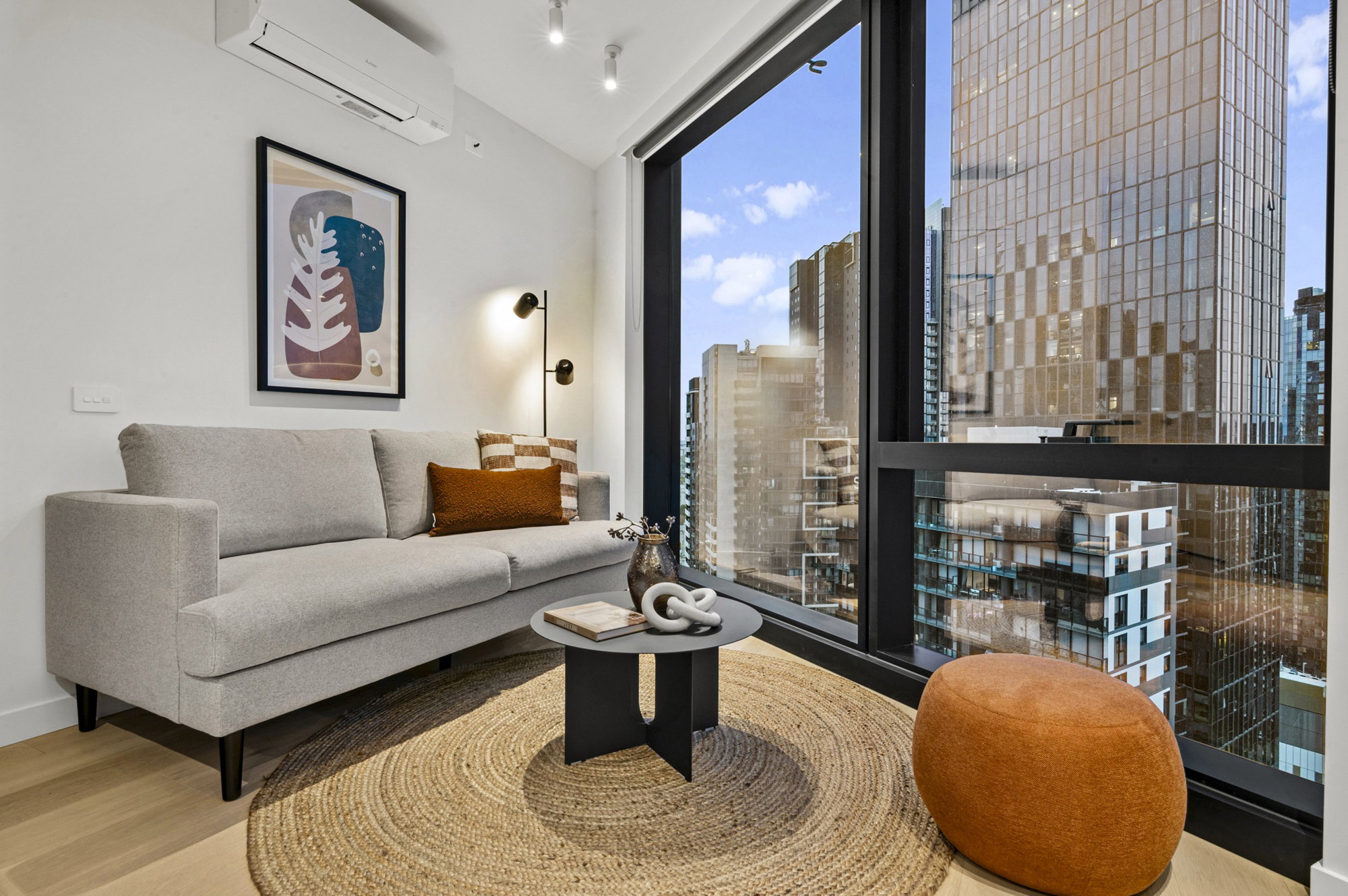 Furnished 2 Bedroom Apartment in Southbank